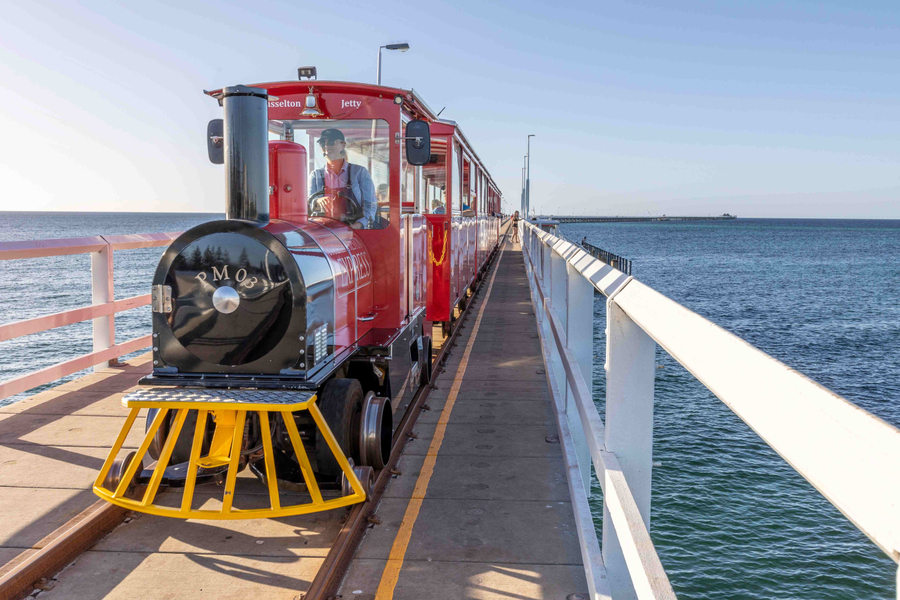 <6天>【20人小团｜送粉红湖航拍】全景西澳：罗特尼斯岛寻找矮袋鼠+网红粉红湖+兰斯林滑沙+尖峰石阵、千与千寻同款小火车、含整只龙虾餐＆四星酒店、可选出海抓龙虾/粉红湖飞机