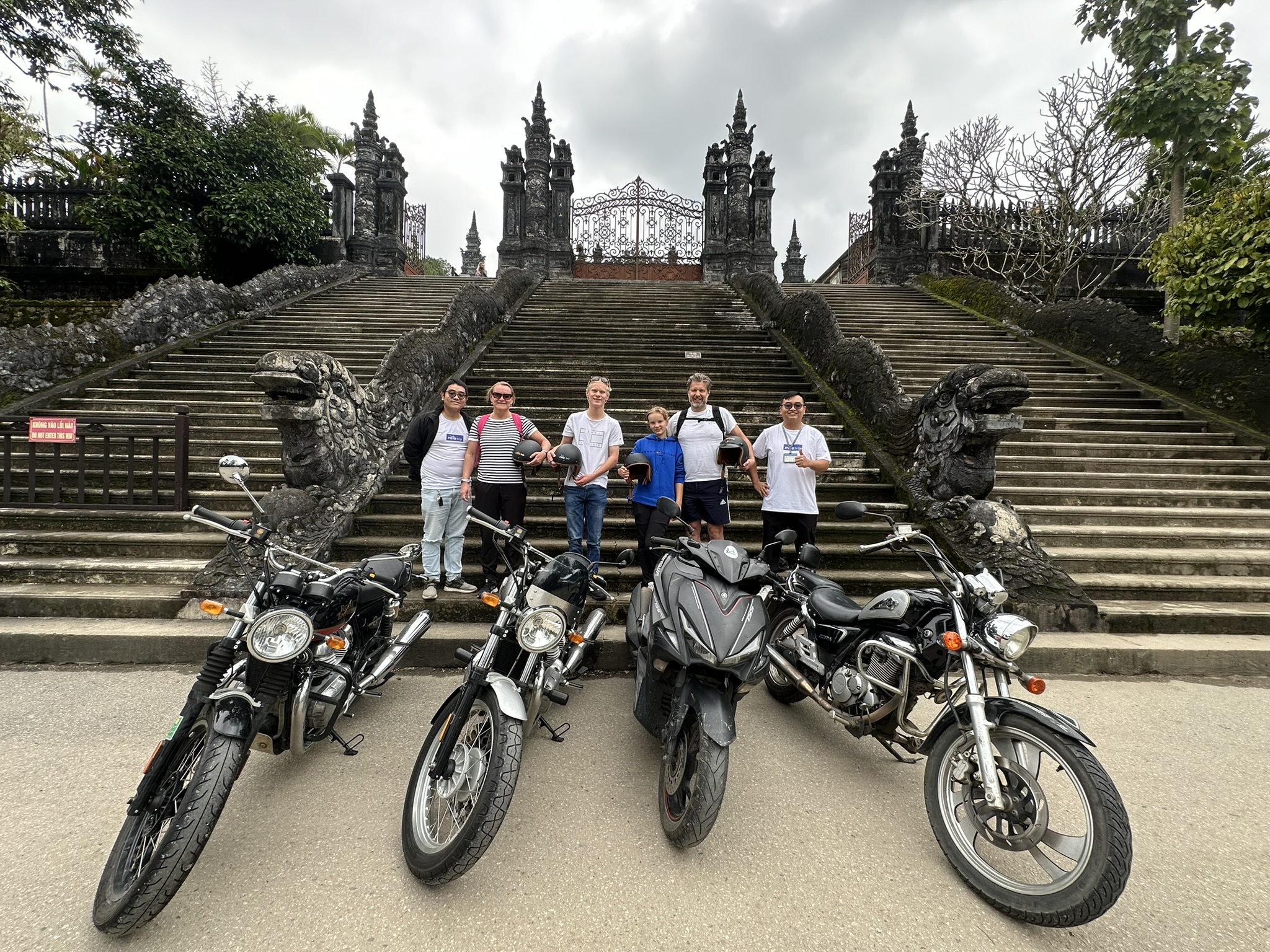 顺化城市私人一日游（骑乘高级摩托车）