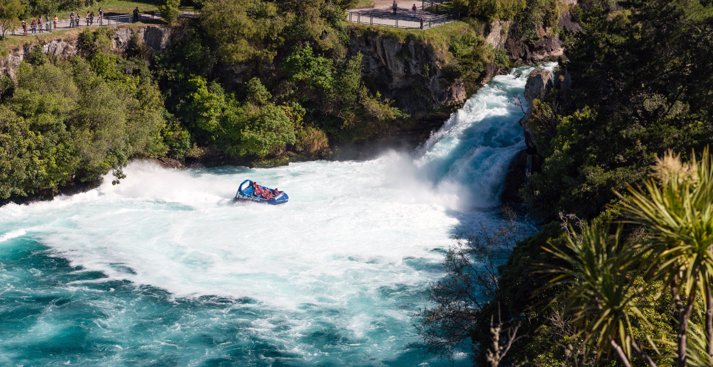 陶波胡卡瀑布喷射快艇体验