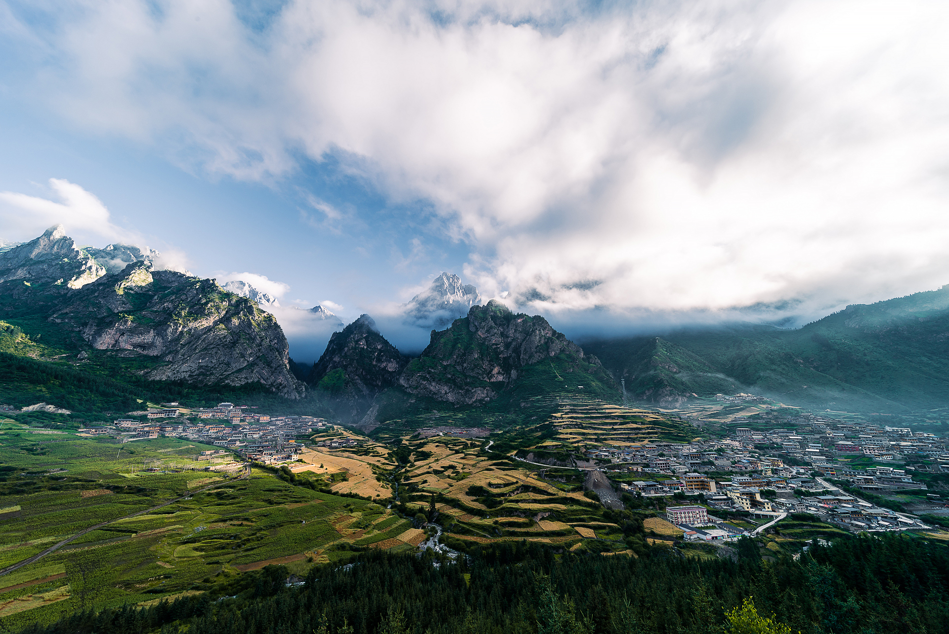甘肃甘南&九寨沟野奢度假7日游（野奢阿米贡洪营地/九寨希尔顿&扎尕那轻徒步+拉卜愣寺+九寨沟+ 骑马体验+寻找黑颈鹤）