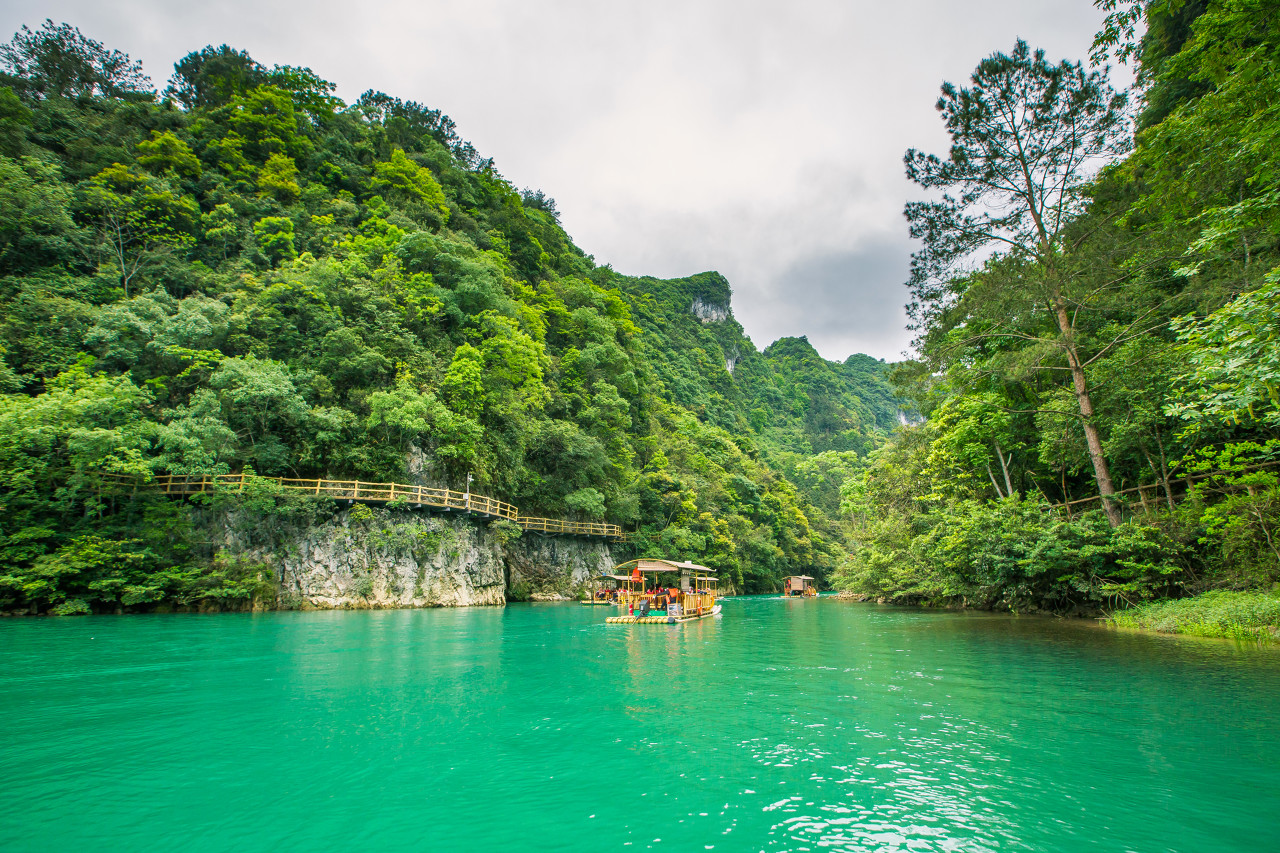趣游贵州精华4日游（6人小团+24h接机/接站+黄果树瀑布+荔波小七孔+西江千户苗寨）