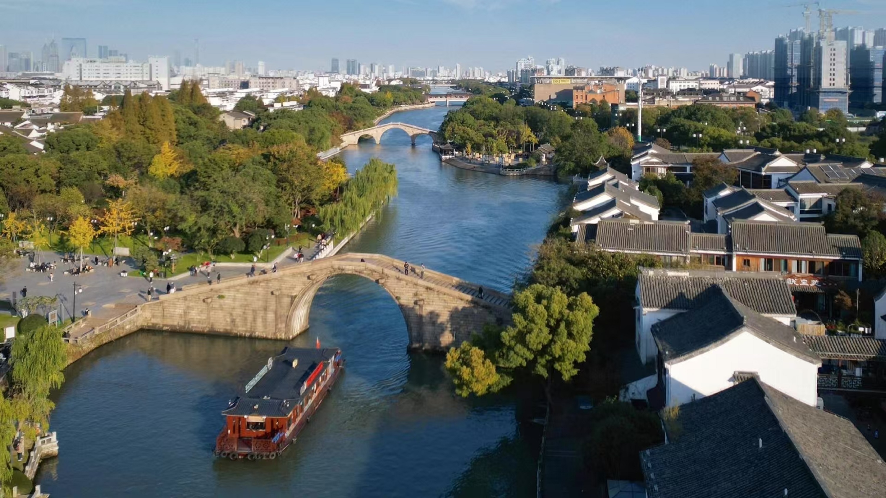 江苏苏州古韵寻踪一日游（拙政园的诗意/狮子林的奇趣+寒山寺的禅意+护城河与盘门的历史+跟着导游一日领略江南风华+杭州往返）