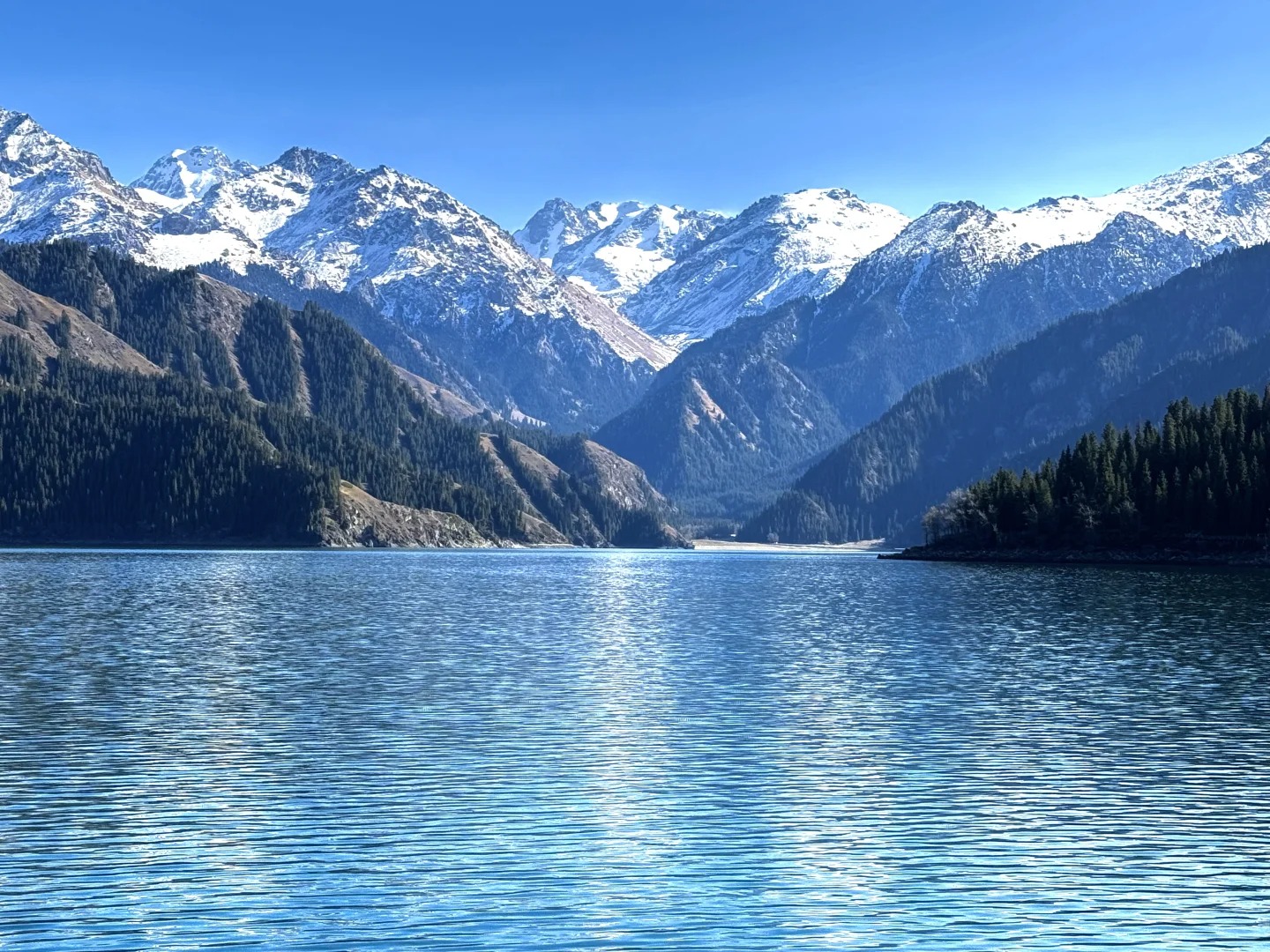 乌鲁木齐出发-新疆天山天池一日游（秀美风光 雪山倒映湖中，仿佛置身人间仙境）