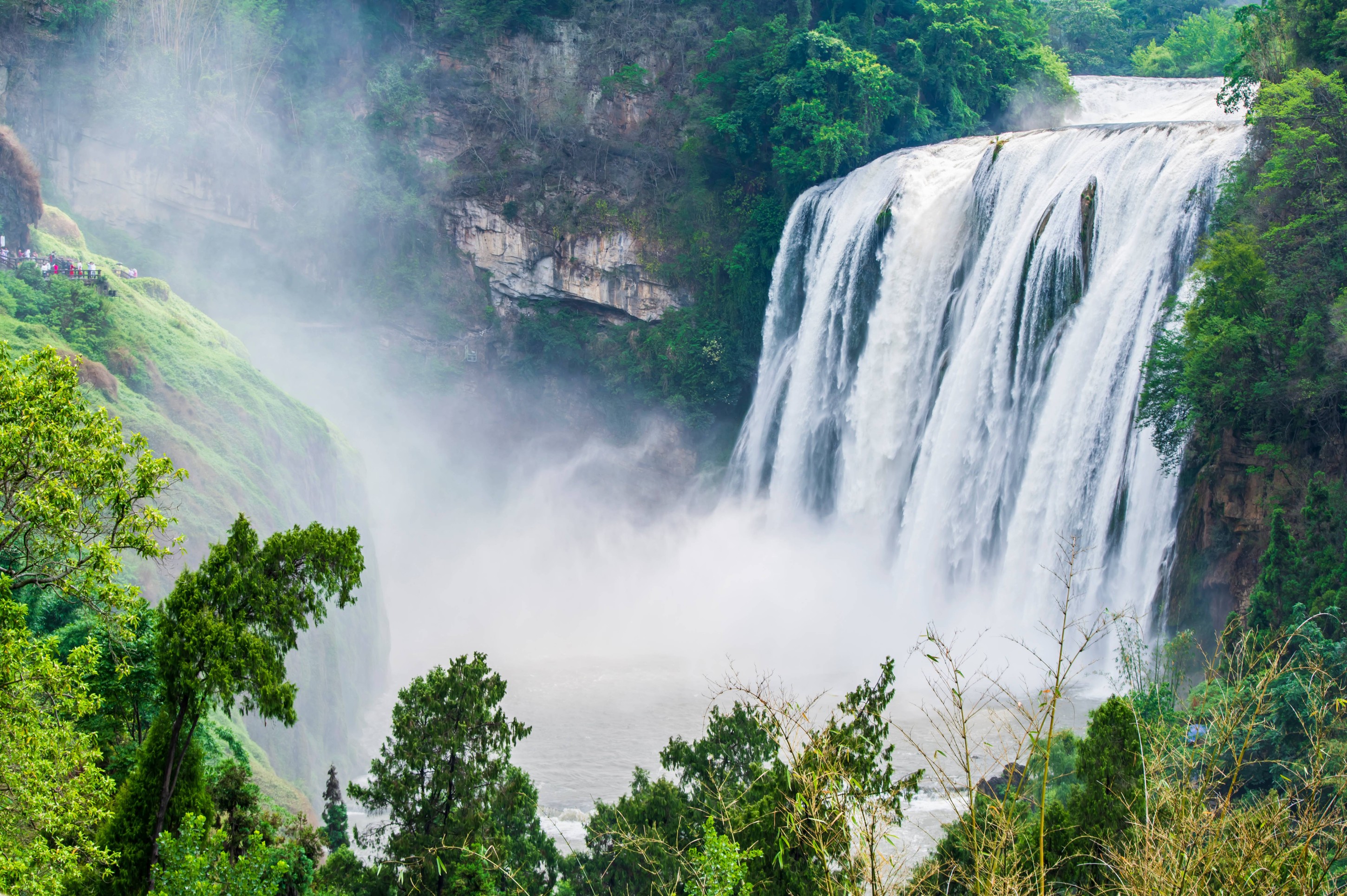 贵州山水威尼斯5日游（24h接机/接站+黄果树大瀑布+荔波小七孔+西江千户苗寨+镇远古城）