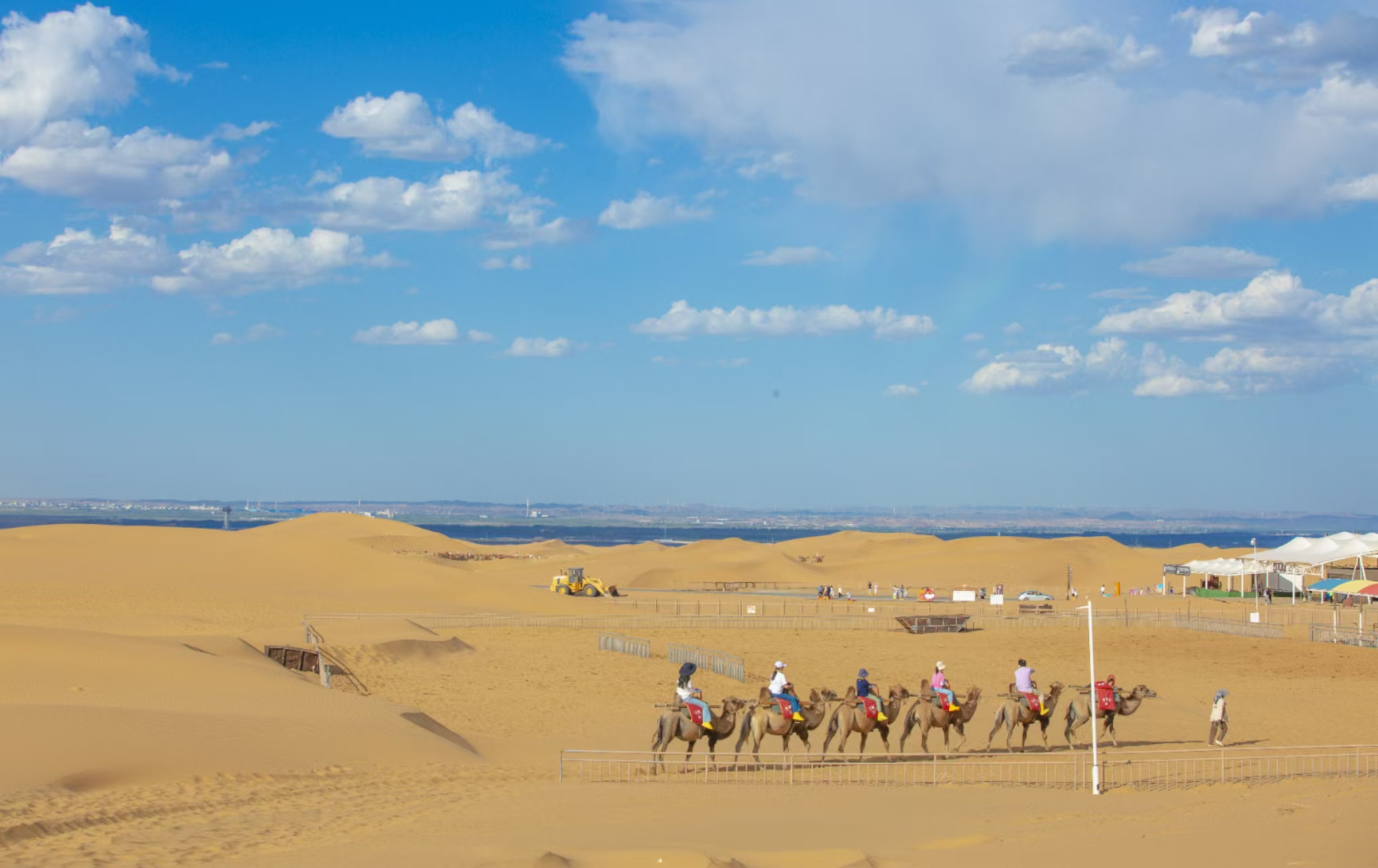 宁夏星途沙海4日游（沙漠星星酒店+中卫66号公路+沙漠宇航服旅拍+宁夏博物馆文史老师精讲+沙坡头娱乐项目体验）