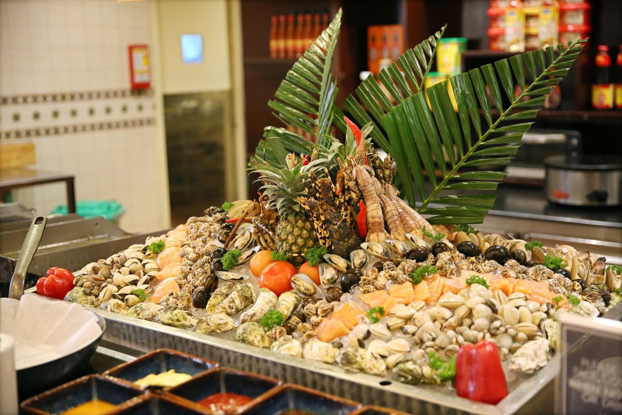 Sheraton Hanoi 饭店 (Oven D'or 餐厅) 国际自助餐