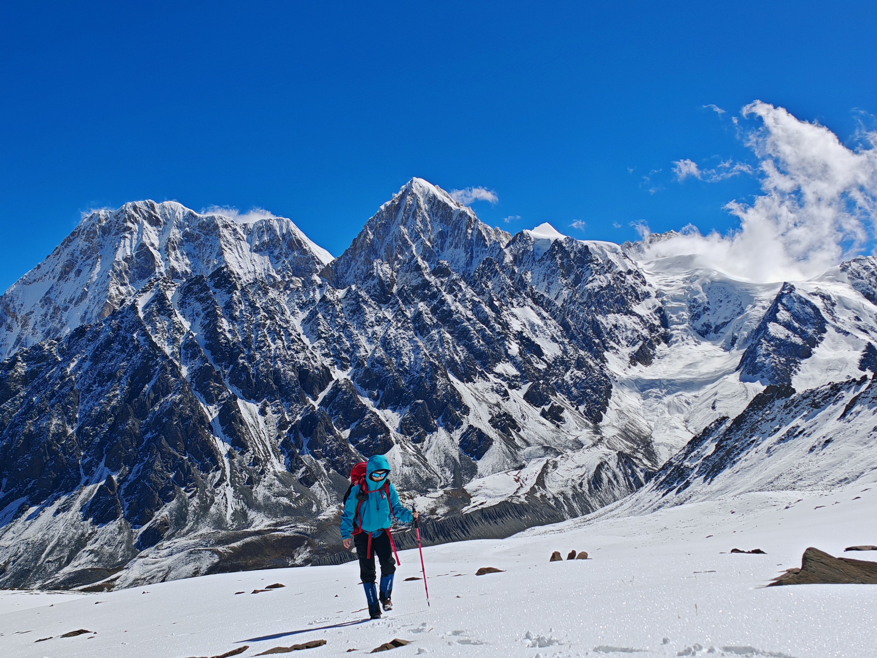川西贡嘎大环线徒步8日游（轻装徒步+1:8领协比+贡嘎雪山+勒多曼因+冷嘎措+子梅垭口+提供露营装备）