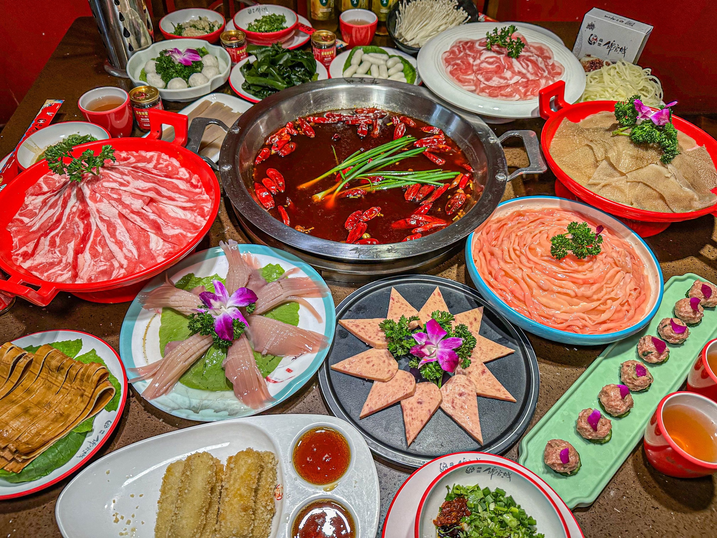 成都盛世锦官城火锅 · 非遗文化川剧变脸