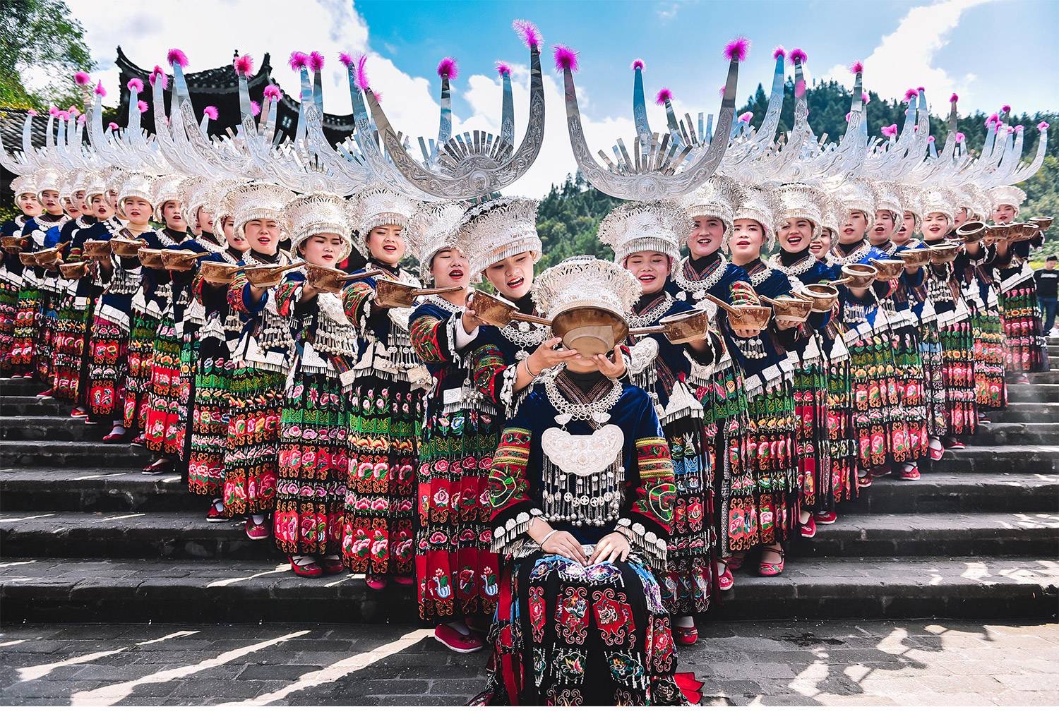 贵州洞穿云天4日游（平塘天眼+黄果树瀑布+西江苗寨+荔波小七孔）