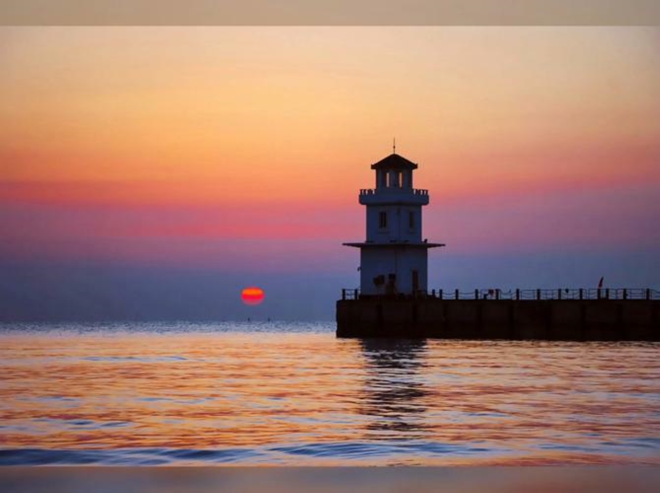 北京火车往返秦皇岛北戴河2日游（阿那亚++鸽子窝公园+西港花园+秦皇小巷美食街+阿那亚社区打卡+豪华5钻酒店）