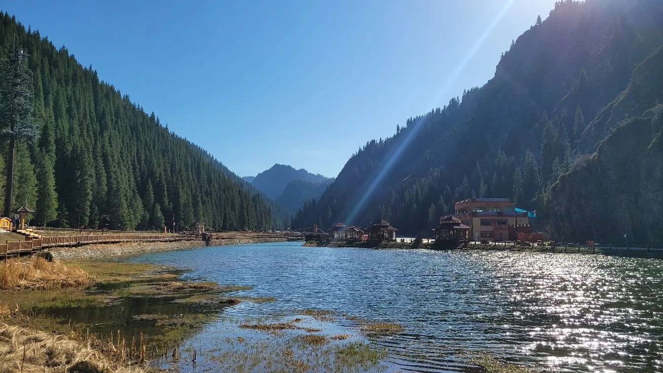 新疆乌鲁木齐天山大峡谷一日游 （乌鲁木齐往返+天山大峡谷+照壁山+天鹅湖）