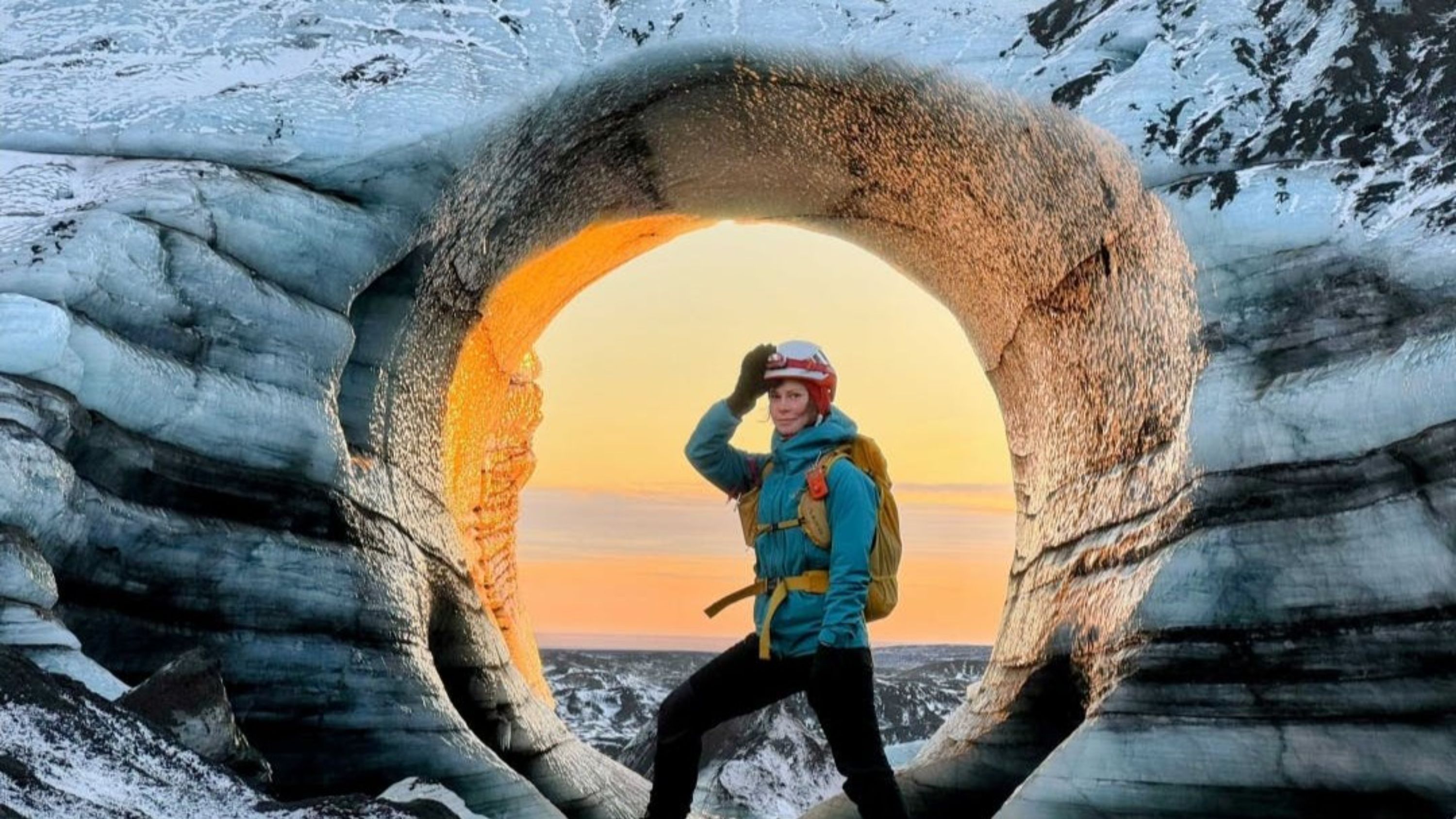 从雷克雅未克出发，卡特拉冰洞和南海岸一日游