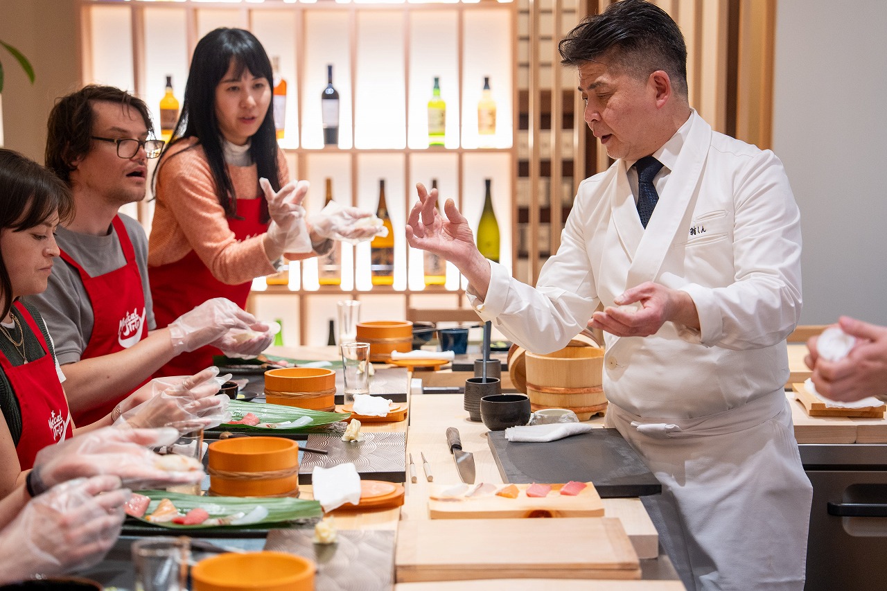在京都与专业寿司师傅一起学习制作寿司