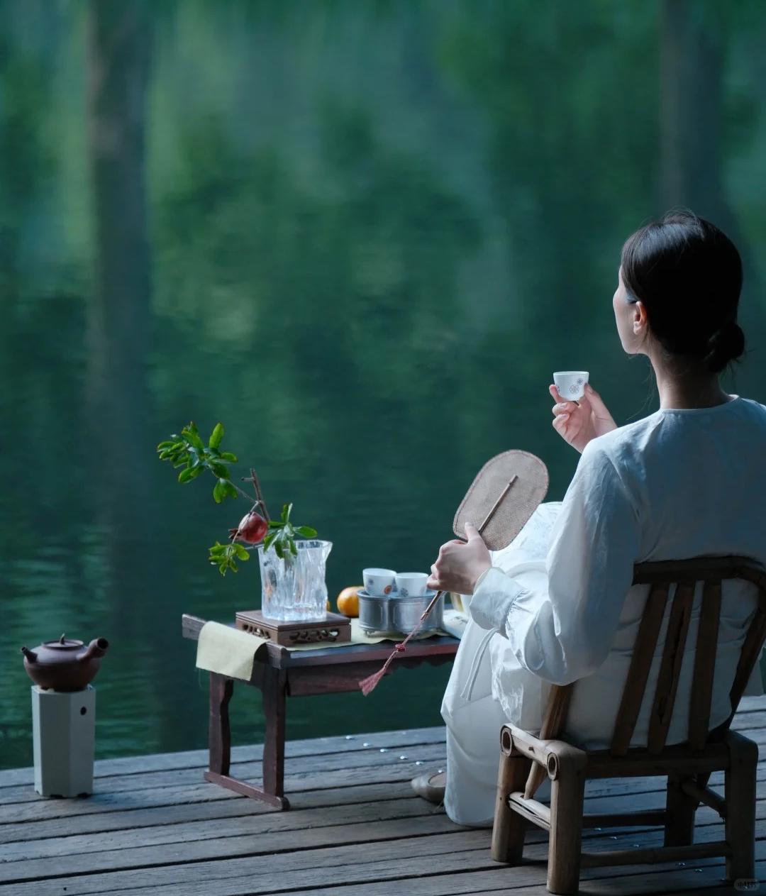 杭州西湖画舫游船+曲院风荷观景品茶+1小时非遗画扇半日游（可选9点/14点场次）