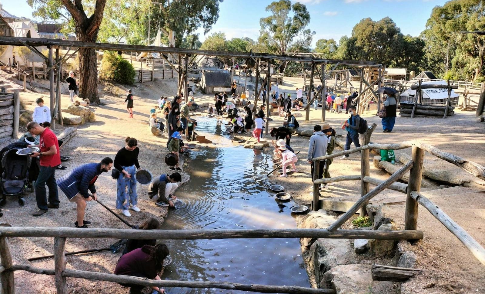 墨尔本出发，前往巴拉瑞特野生动物园和疏芬山