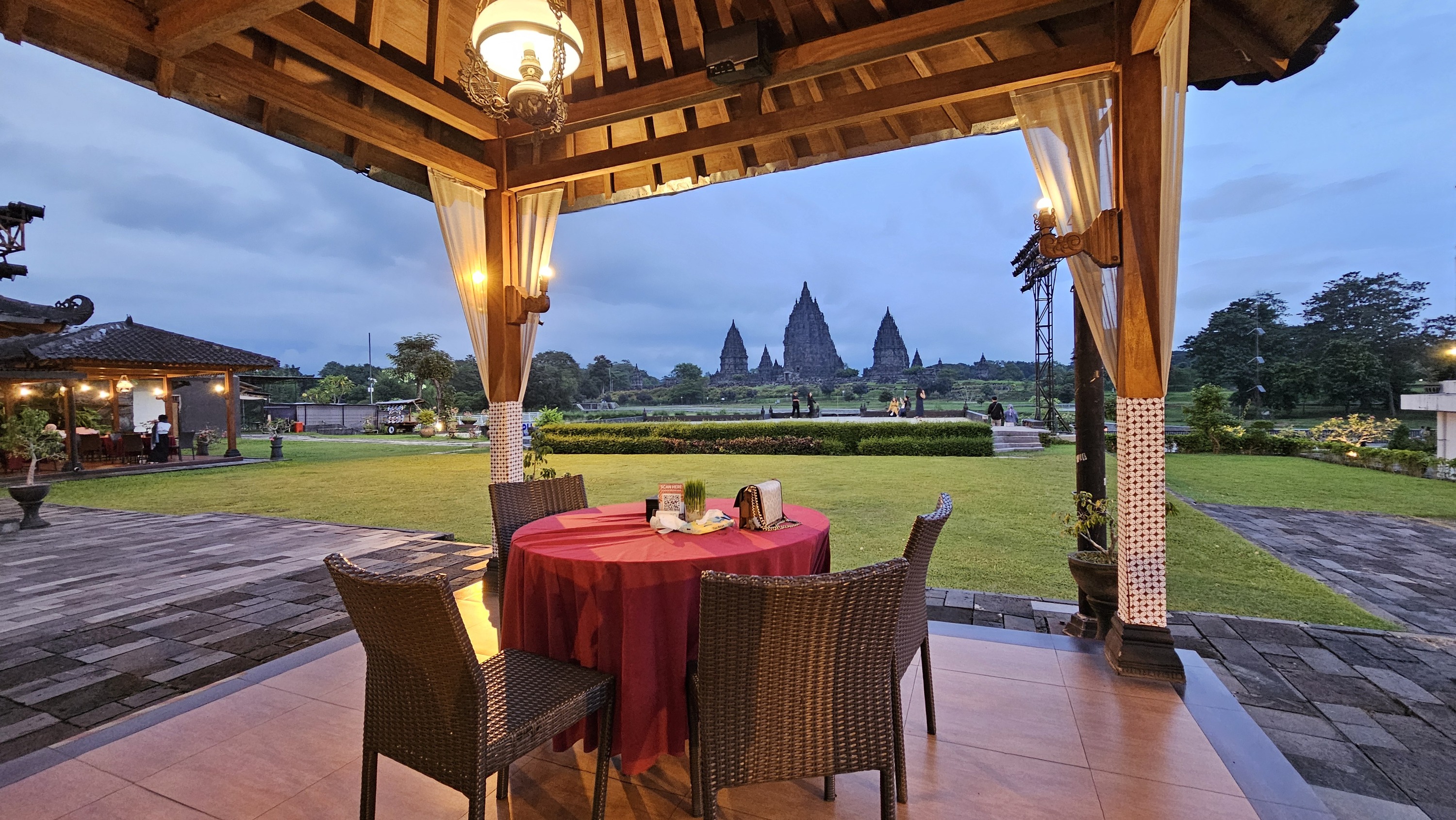 日惹精彩旅程与网红咖啡厅：火山与寺庙美景