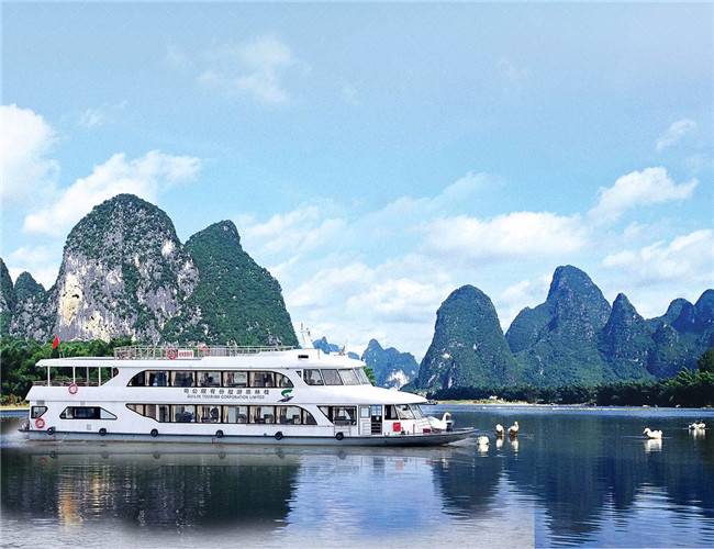 漓江三星游船深度体验（穿越喀斯特奇观感受漓江风光的绮丽）