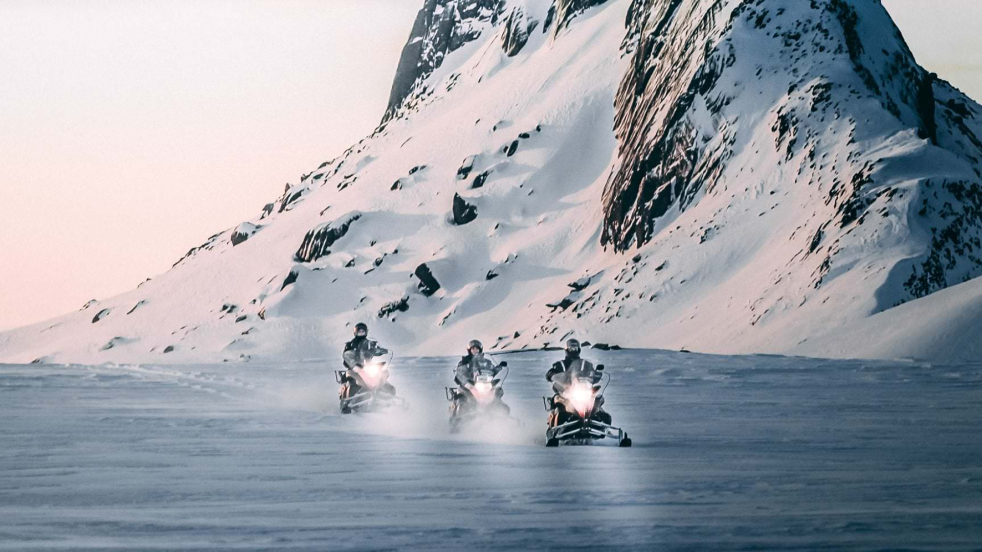 从雷克雅维克出发的黄金圈超级吉普车和雪地摩托车之旅