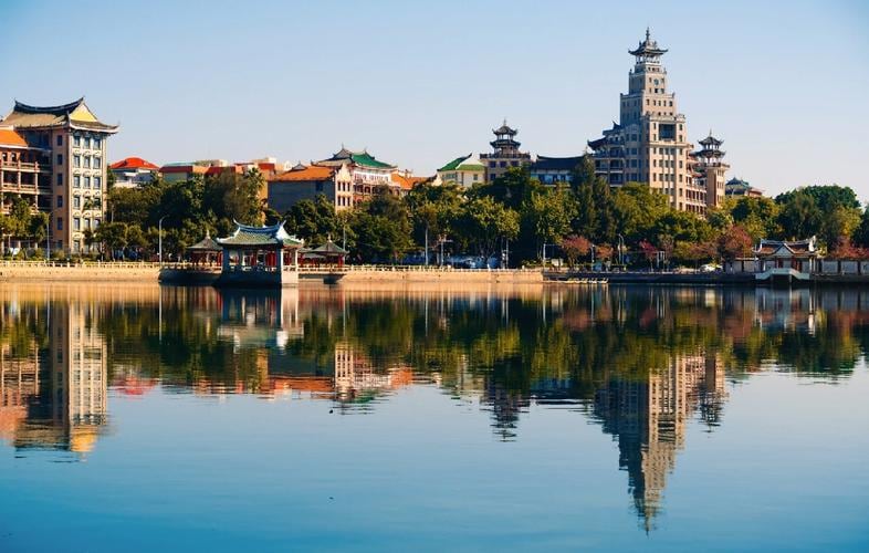 厦门集美学村+环岛路+盼归塔+曾厝垵+胡里山炮台1日游