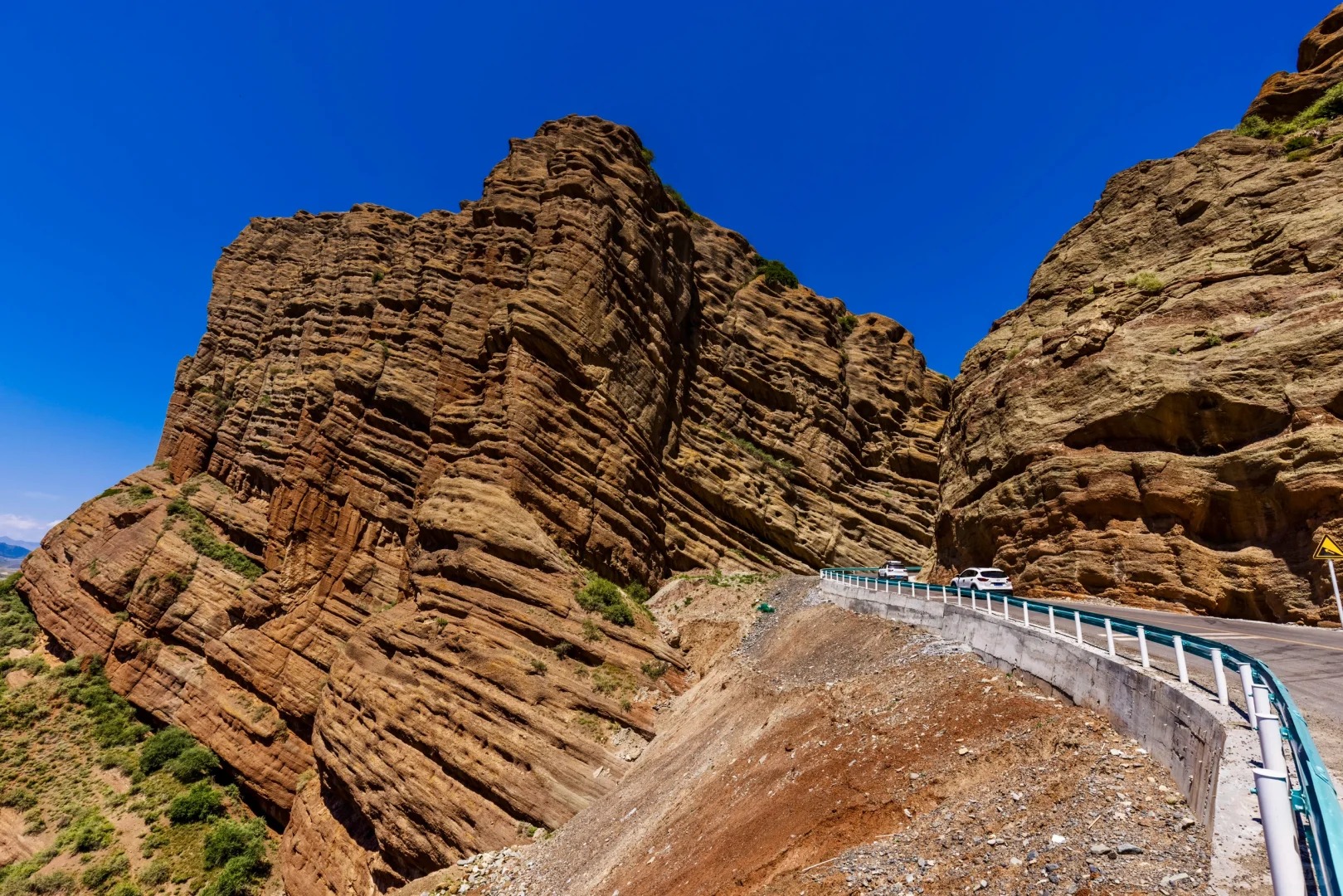 新疆乌鲁木齐出发1日游（S101百里丹霞观景台+101省道+丹霞奇景与公路风情 ）