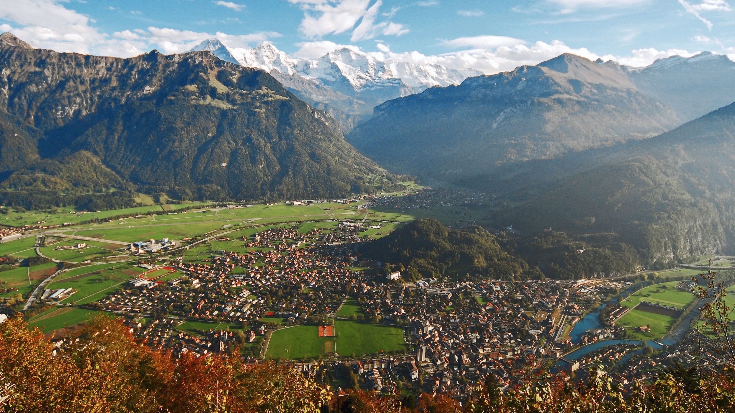 从苏黎世或卢塞恩出发前往因特拉肯的旅游 