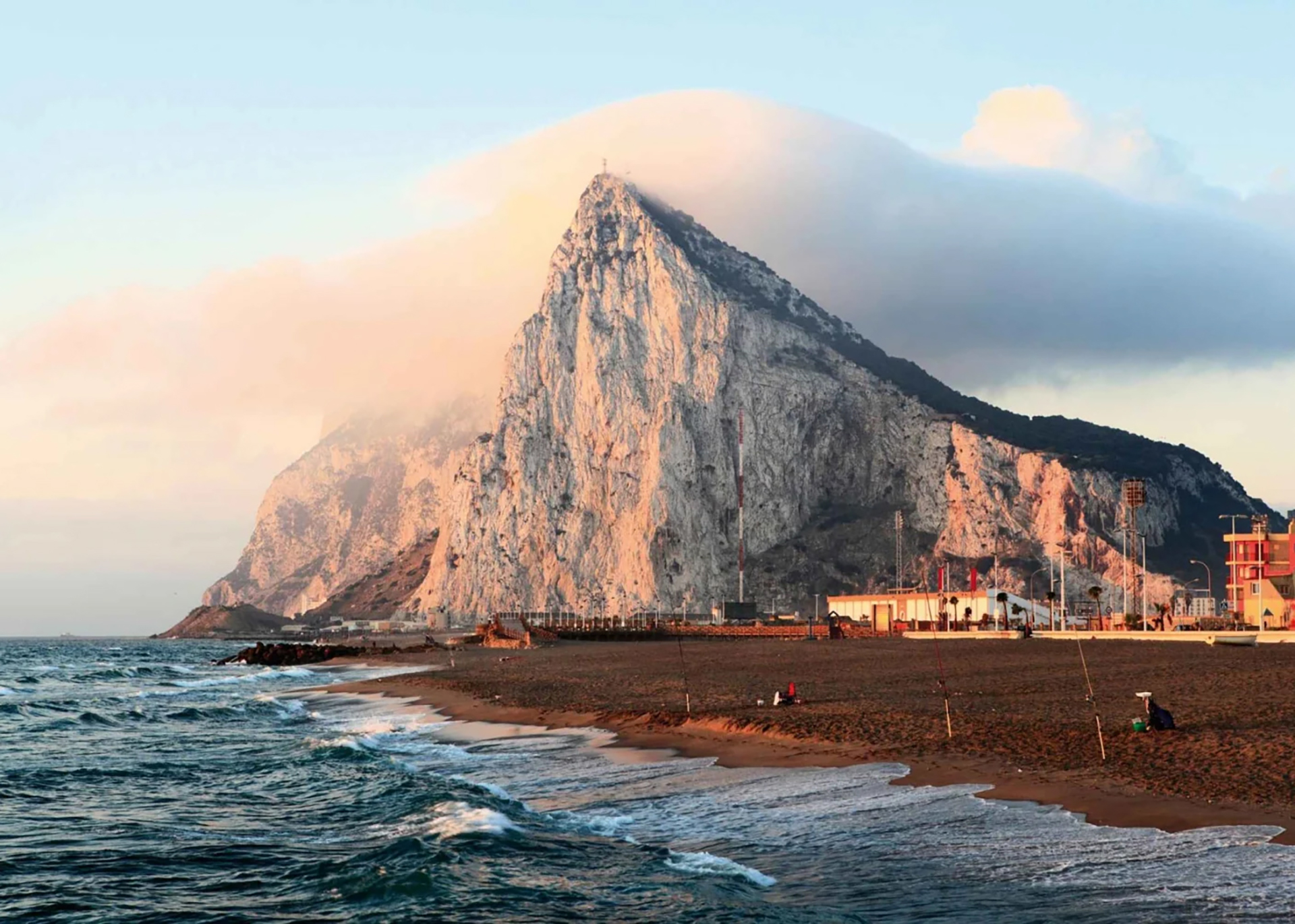 塞维利亚出发前往直布罗陀：探索巨岩及其秘密！