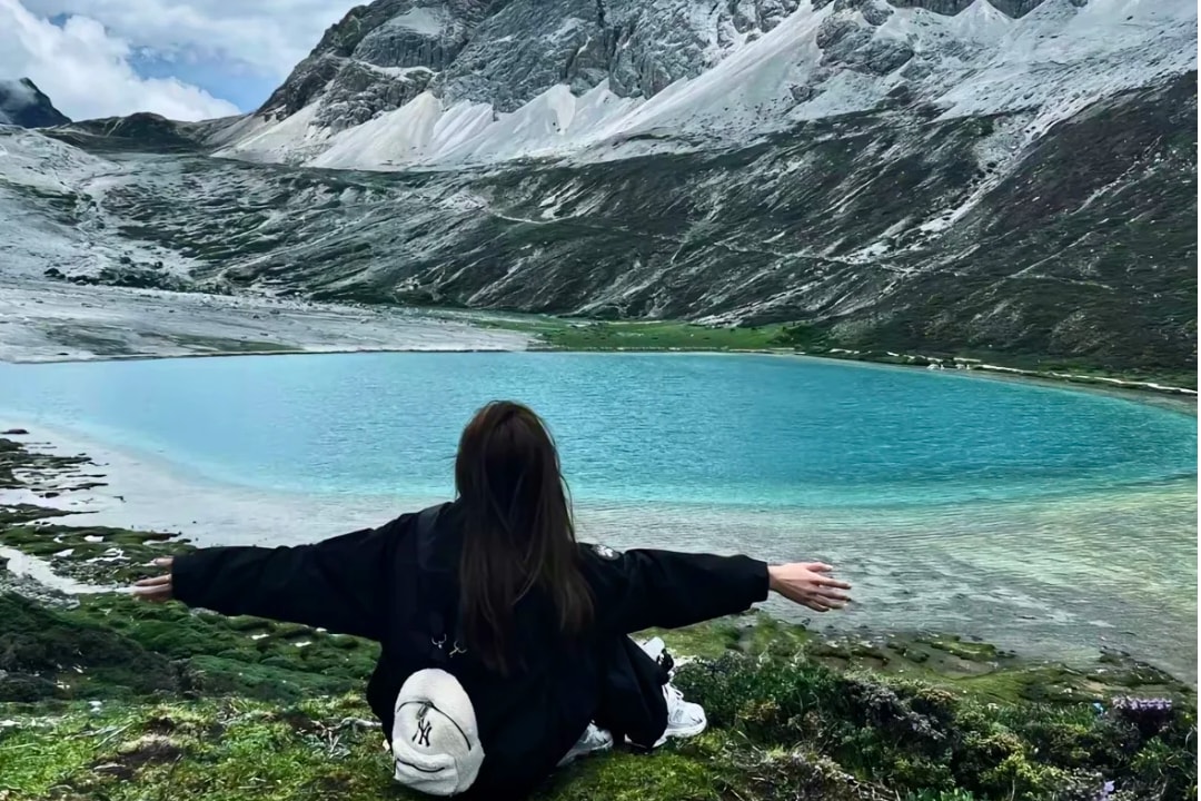 绮境川西全景大环线7日游（2-8人小团+稻城亚丁+色达+四姑娘山+精致藏装旅拍or草原马术野骑+姑弄村雪山咖啡+古尔沟温泉+藏式欢迎礼）