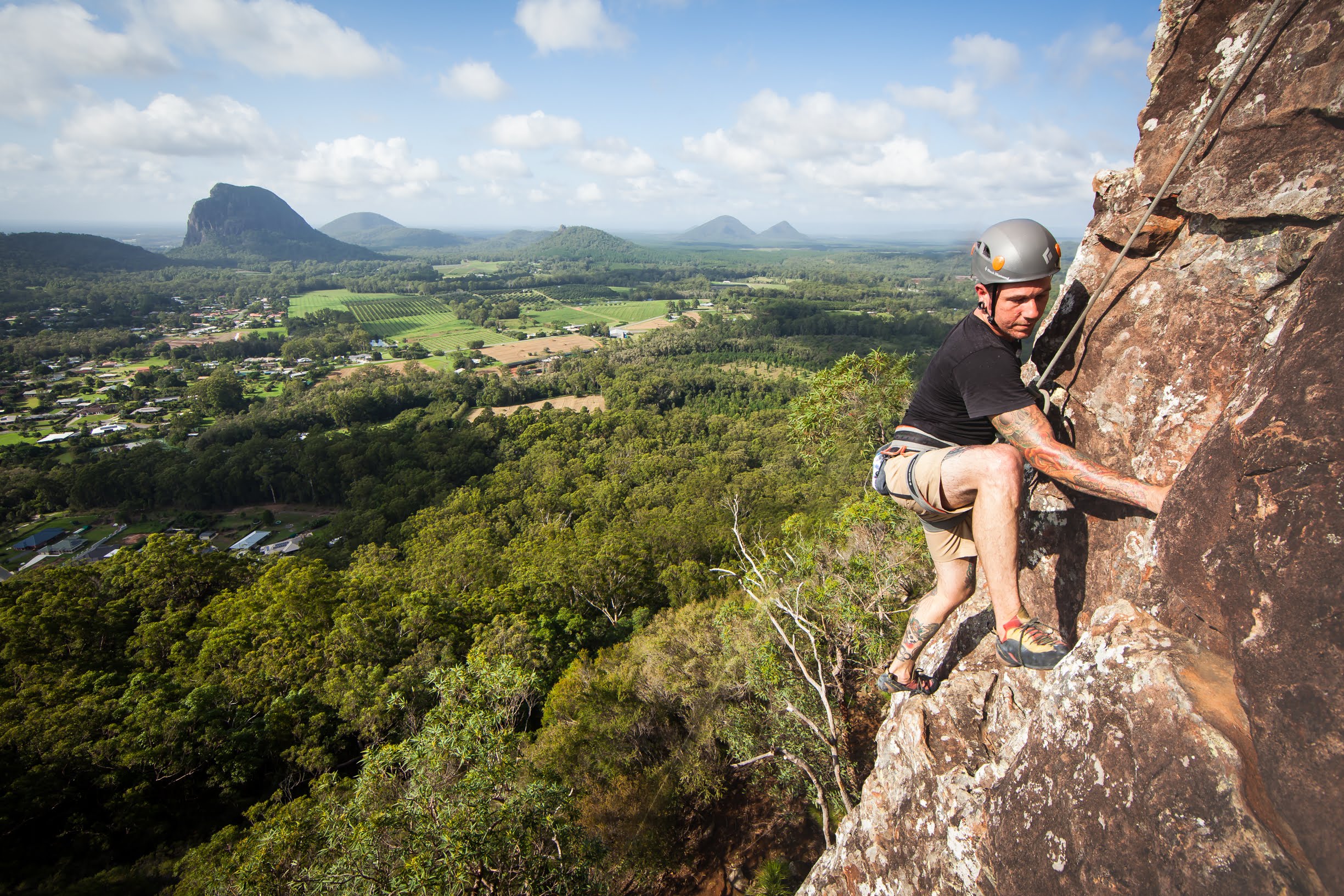 努沙山玻璃屋山攀岩