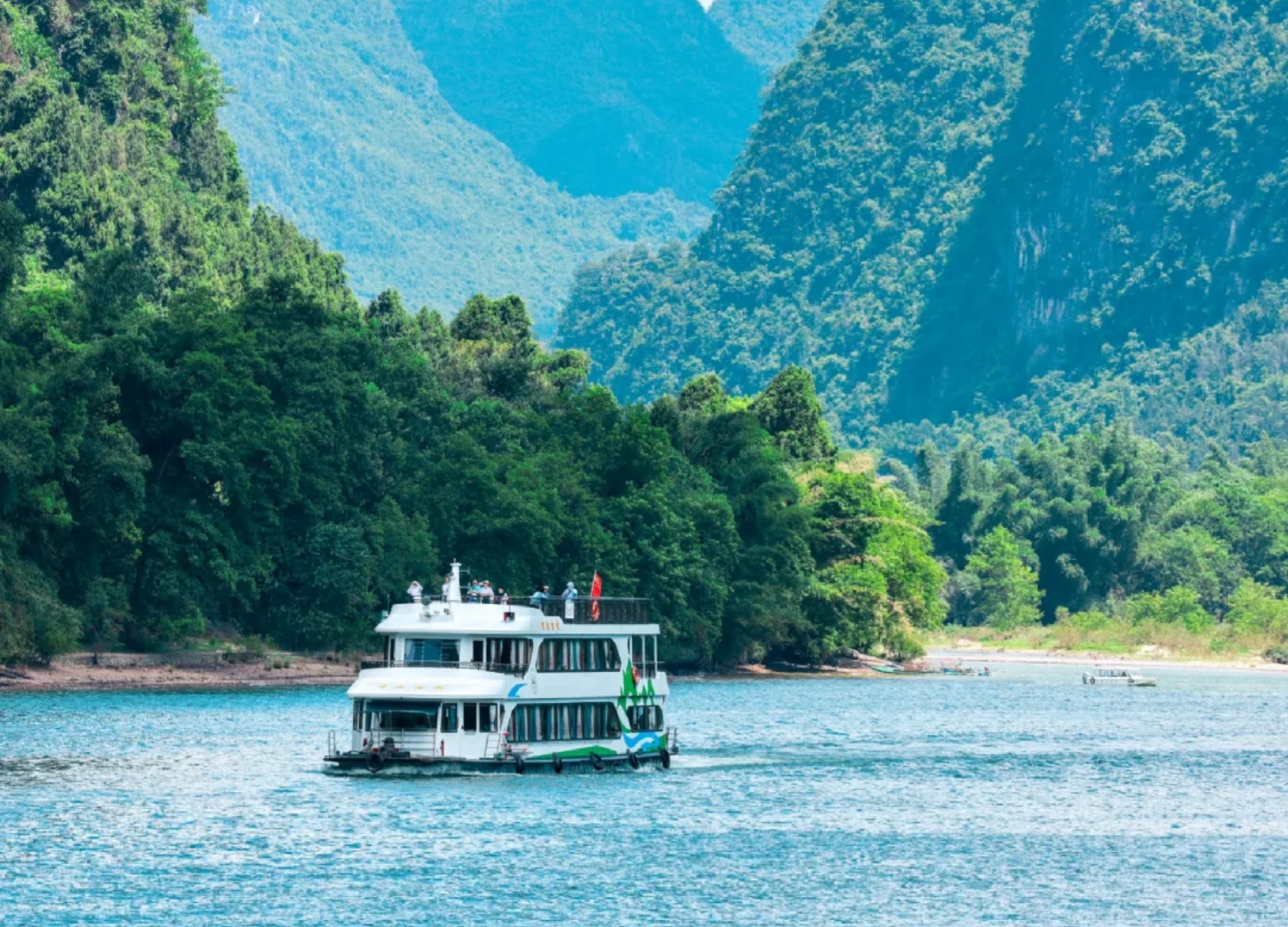 阳朔出发漓江四星游船一日游（可自选景点: 遇龙河竹筏漂流/银子岩/印象刘三姐/桂林千古情 ）