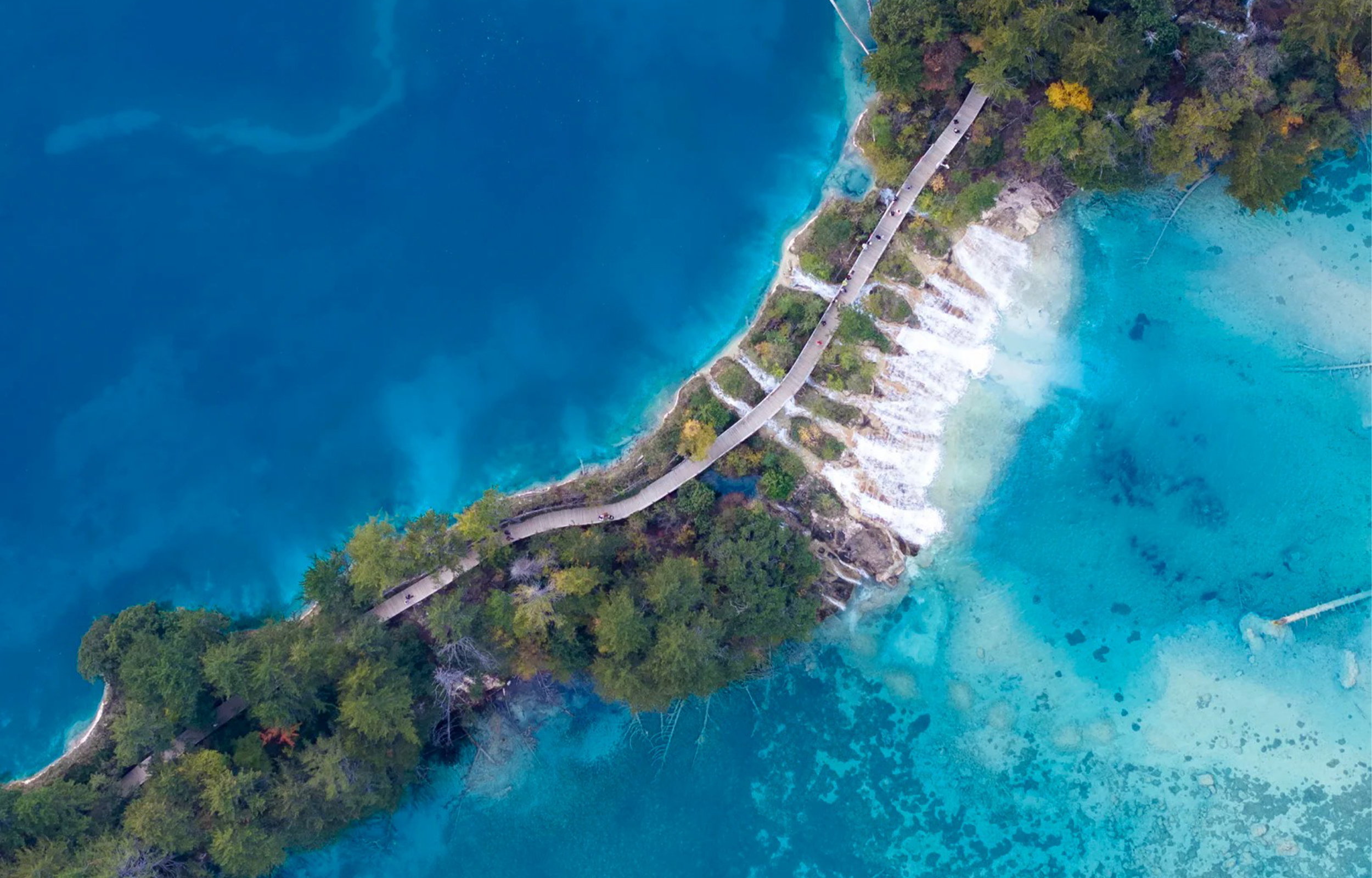 【私享定制团】四川九寨沟3日私家团（成都汽车往返+熊猫乐园&松州古城&宽窄巷子+梨园川剧变脸盖碗茶+藏羌风情歌舞晚会+藏装旅拍&下午茶）