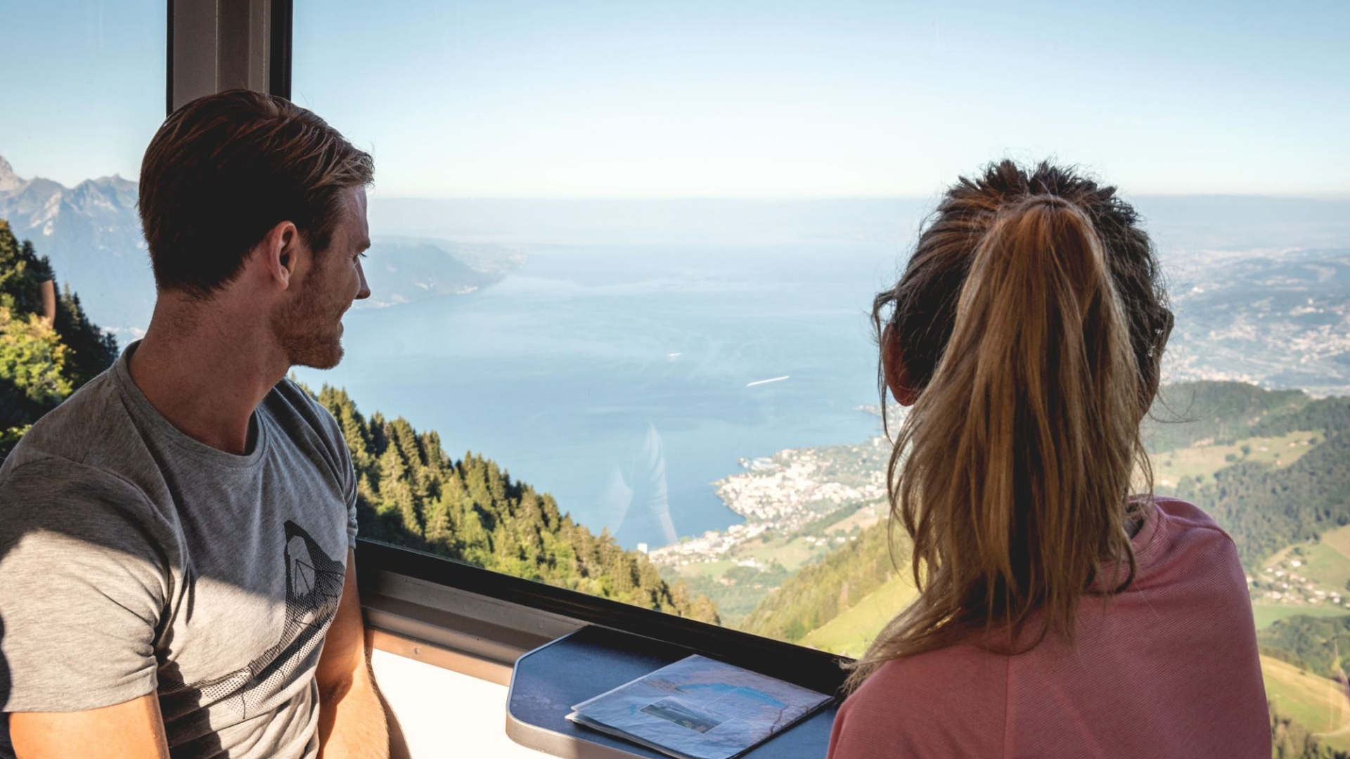 从蒙特勒出发前往罗什德内山齿轨火车票