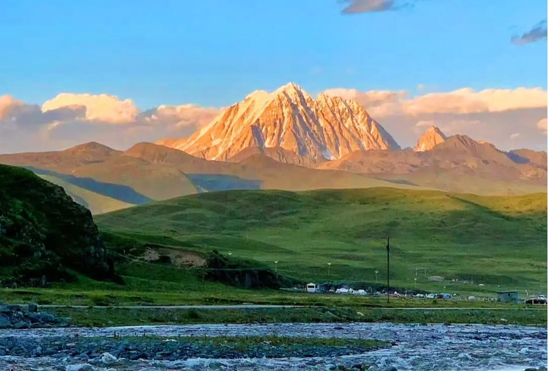 【私享定制团】寻梦甘孜5天4晚川西私家团(四姑娘山+姑弄村+鱼子西日照金山+藏服旅拍/草原野骑体验+独立成团+轻奢/豪华酒店)