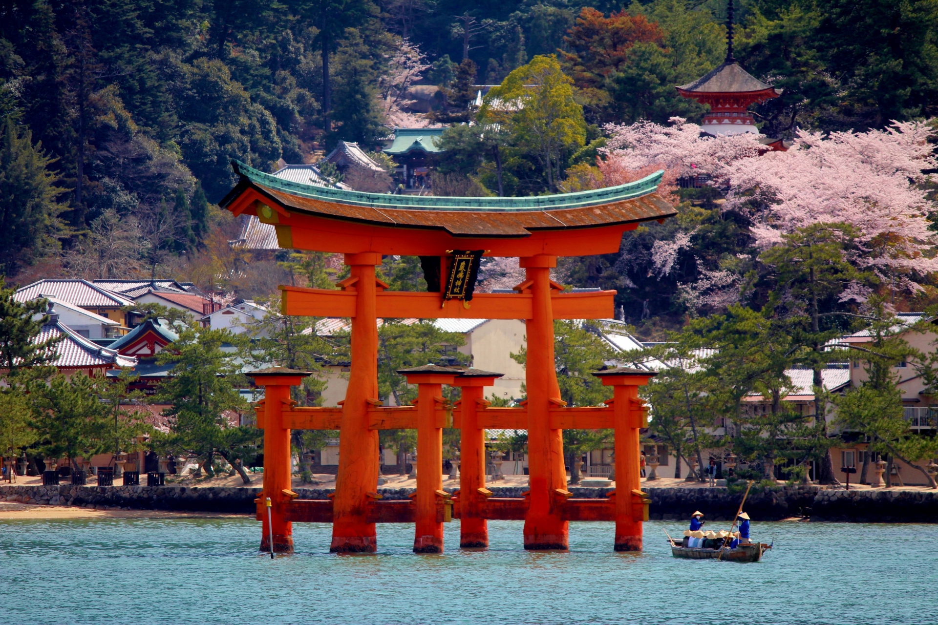 广岛: 9小时私人包车 - 和平公园 & 宫岛 & 岩国锦带桥一日游 (广岛市内出发)