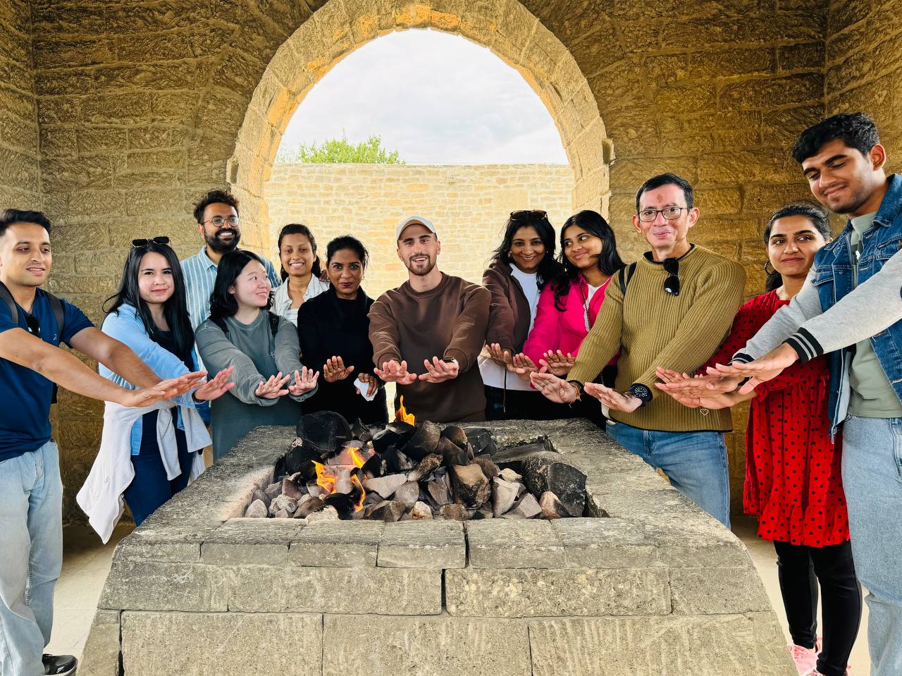 巴库：戈布斯坦、泥火山、火焰山和神庙之旅