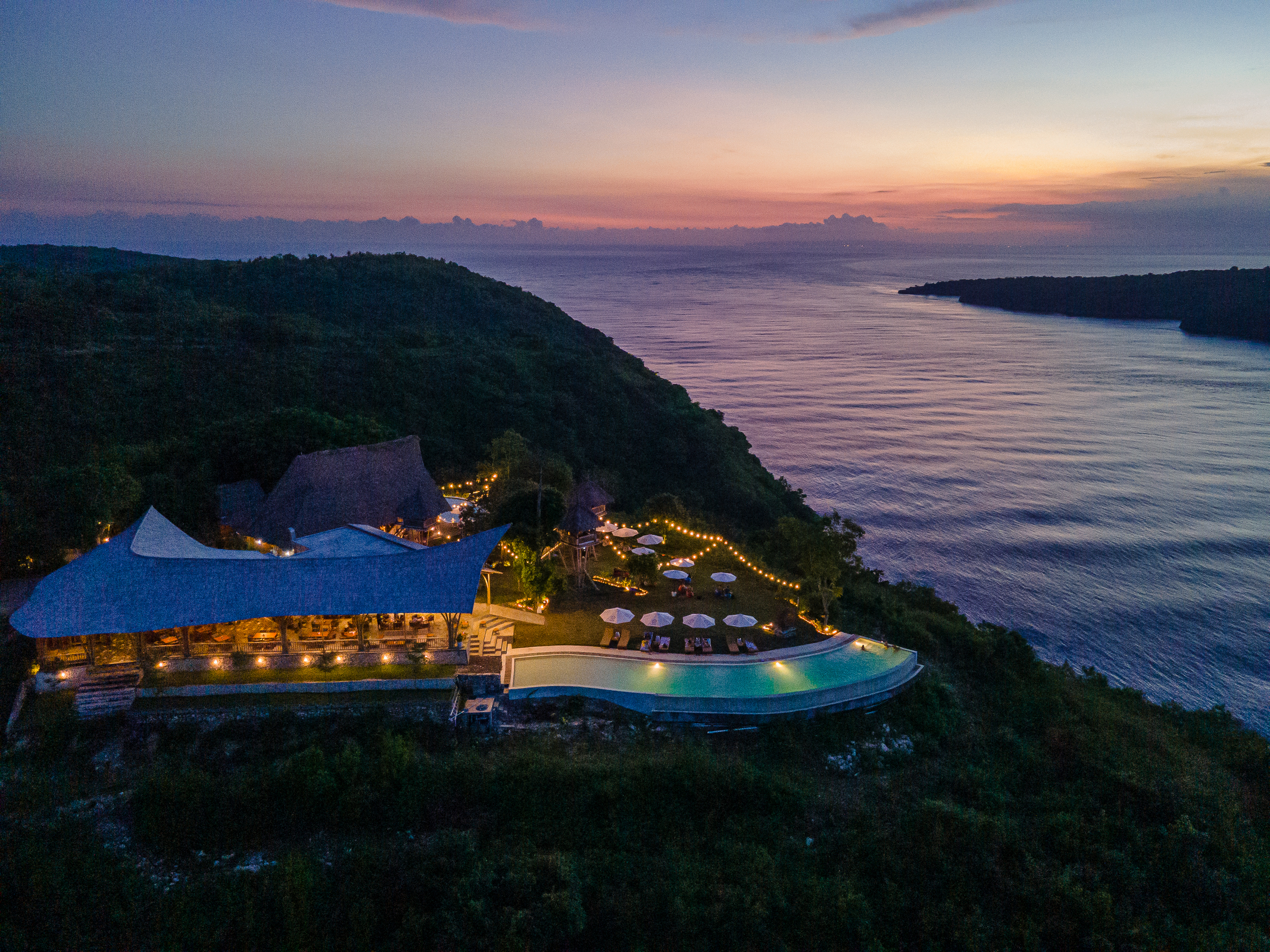 巴厘岛佩尼达岛Amok Sunset餐厅和酒吧