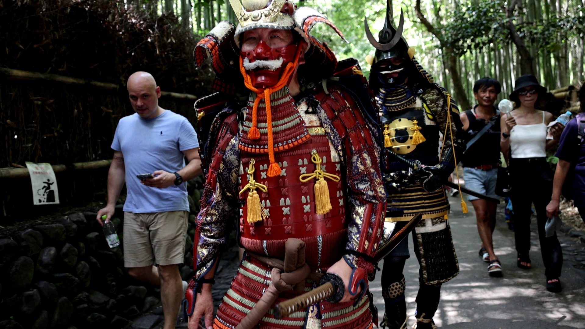 在大阪城附近体验武士道与禅文化，并可拍照留念