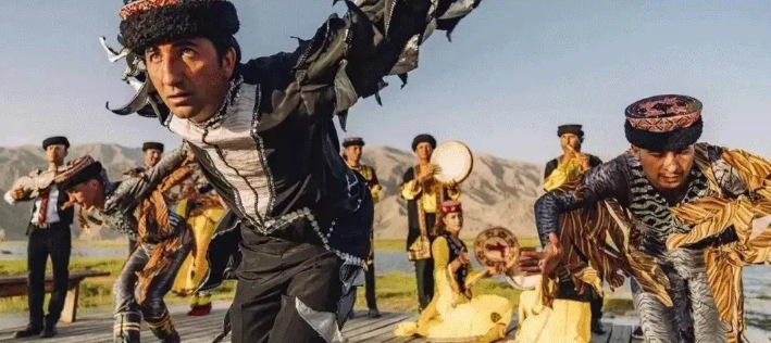 新疆烟火南疆7日（塔尔乡杏花村+大同乡+星空煮茶+塔吉克婚礼+慕士塔格冰川+白沙湖+盘龙古道+木吉火山口+喀拉库勒湖+喀什古城）