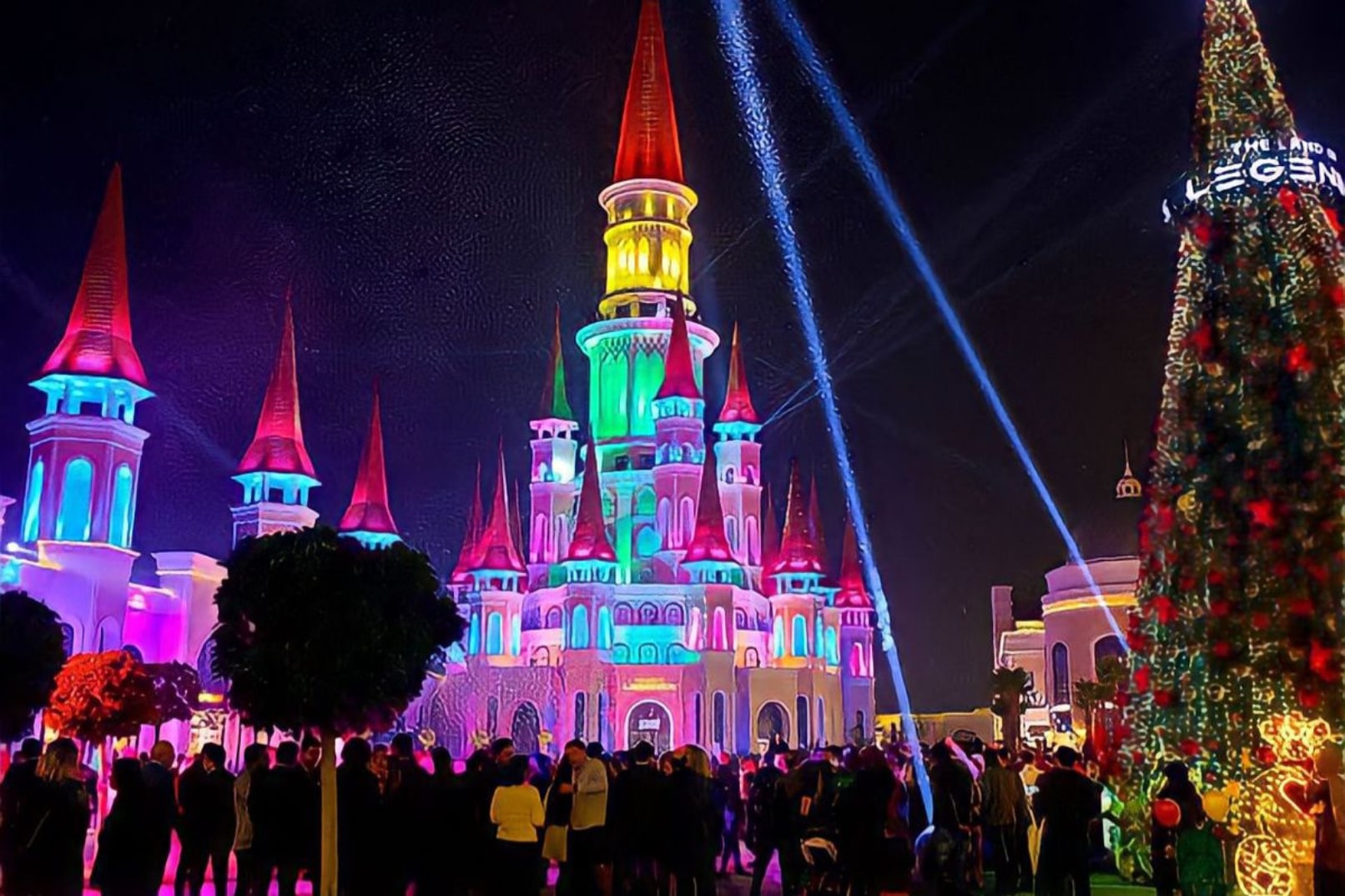 从安塔利亚出发：前往传奇之地夜间秀的接送服务