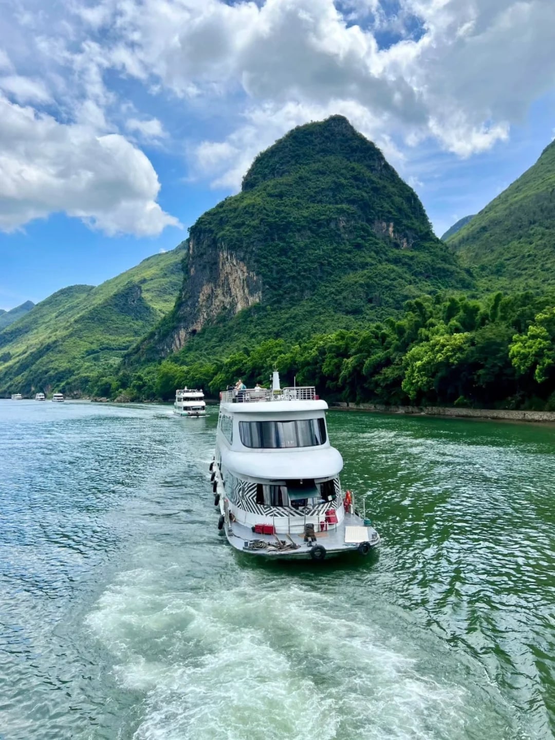 桂林出发漓江四星游船一日游（可自选景点: 遇龙河竹筏漂流/银子岩/印象刘三姐/桂林千古情 ）