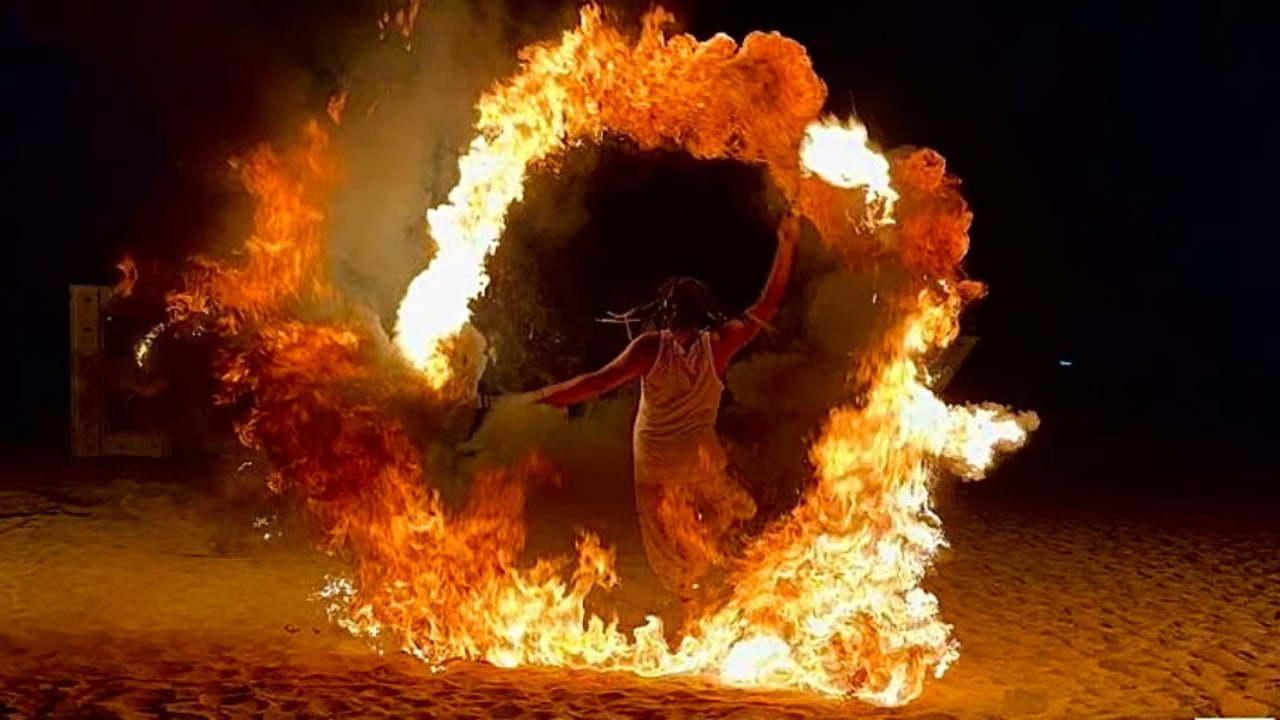 马拉喀什：阿格菲沙漠日落晚餐，含表演和火舞秀