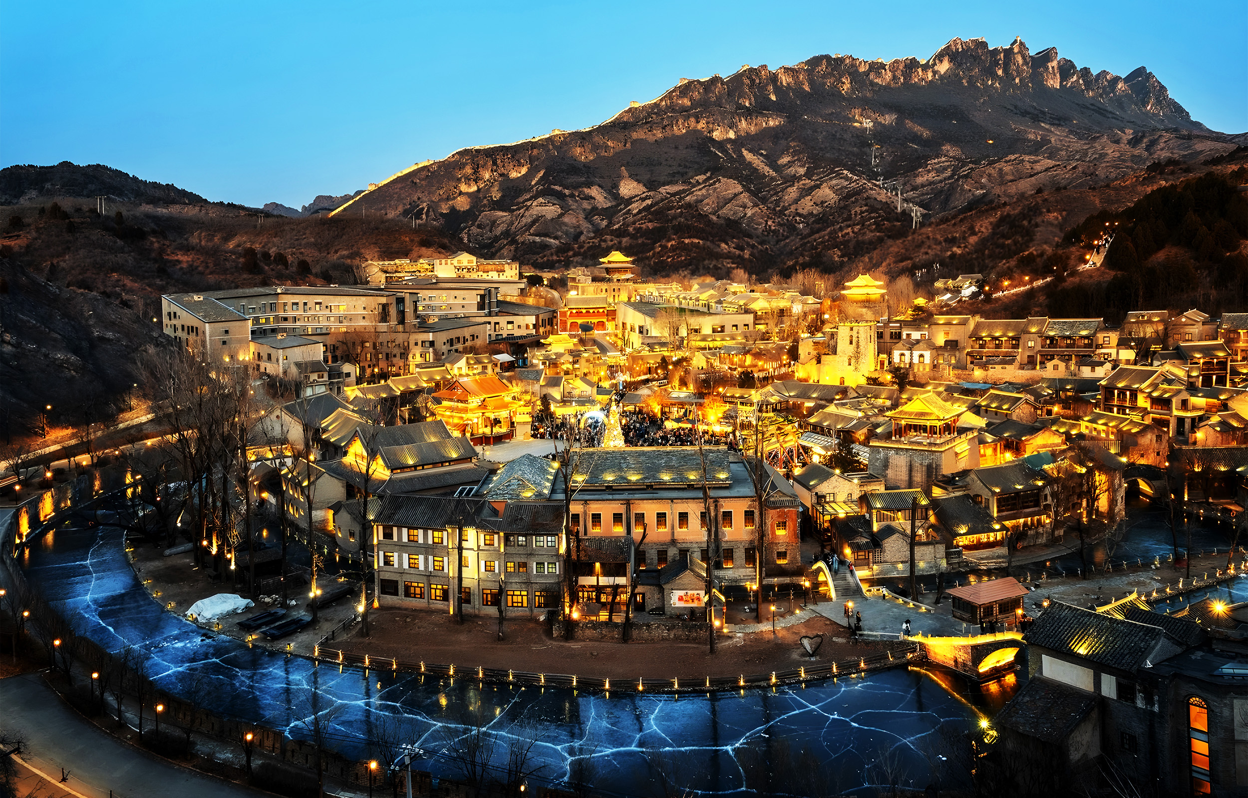 北京古北水镇+司马台长城2日游（星空下的长城小镇+长城音乐水舞秀+各种网红小吃打卡+可自费小镇乌篷船+五钻酒店+赠送龙凤温泉+北京往返）