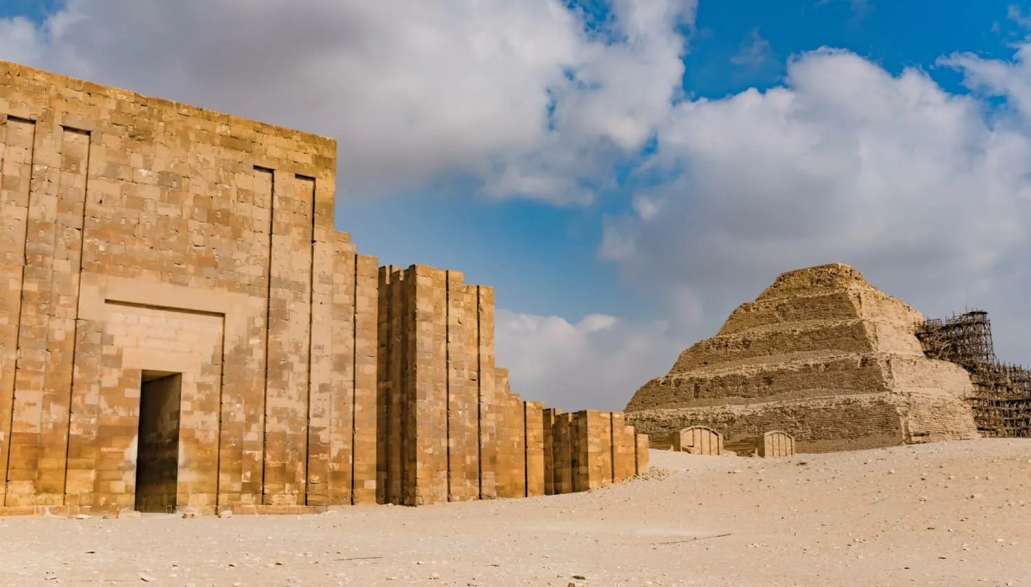 吉萨金字塔、萨卡拉和曼菲斯之旅