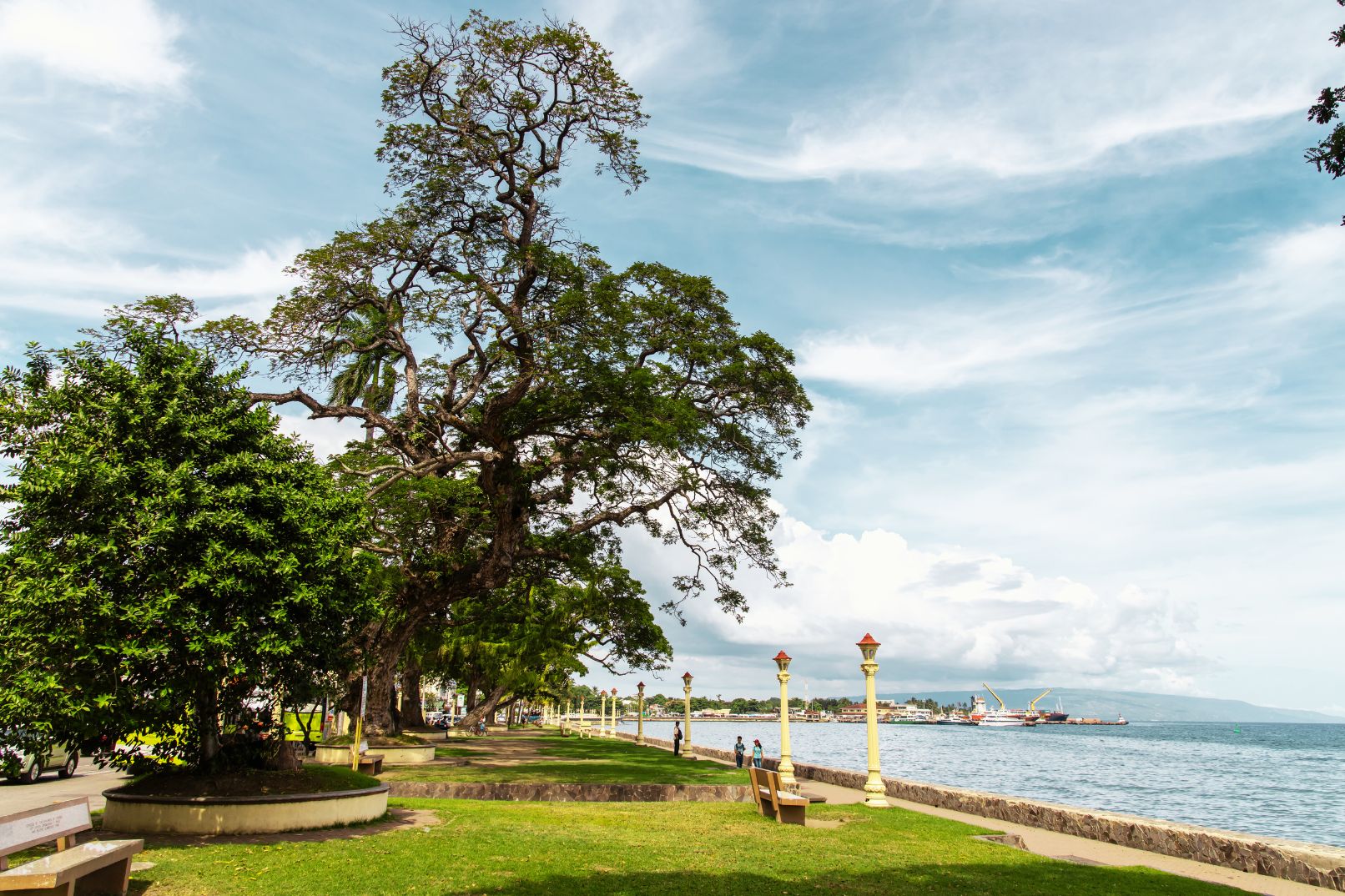 杜马盖地城市观光及普朗巴托瀑布之旅
