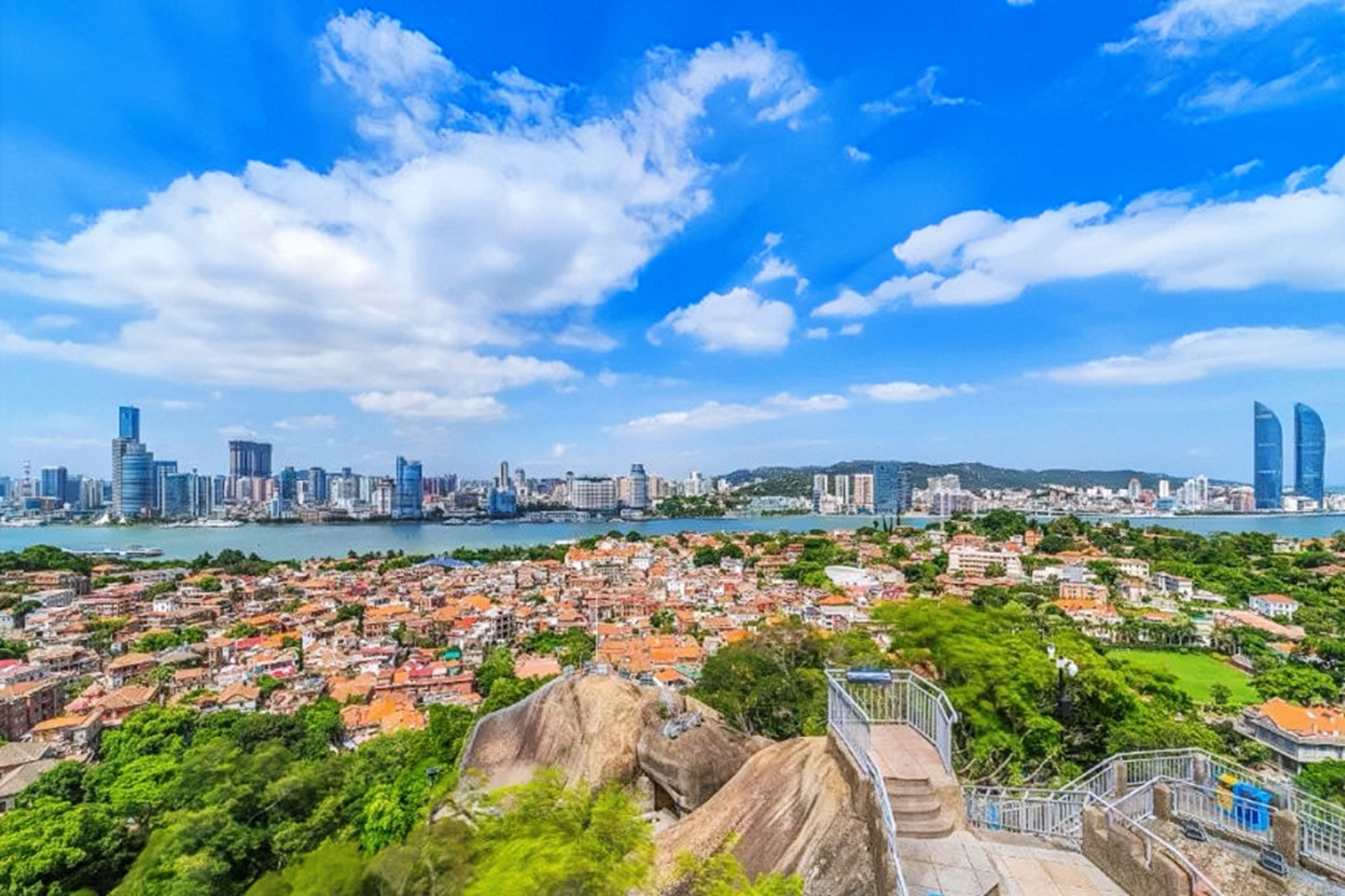 福建厦门4日文艺浪漫之旅（厦门往返+可选4钻/5钻酒店+赠送鼓浪屿旅拍+帆船出海体验+探秘千年古刹南普陀寺+赶海乐趣+探索植物园仙境）