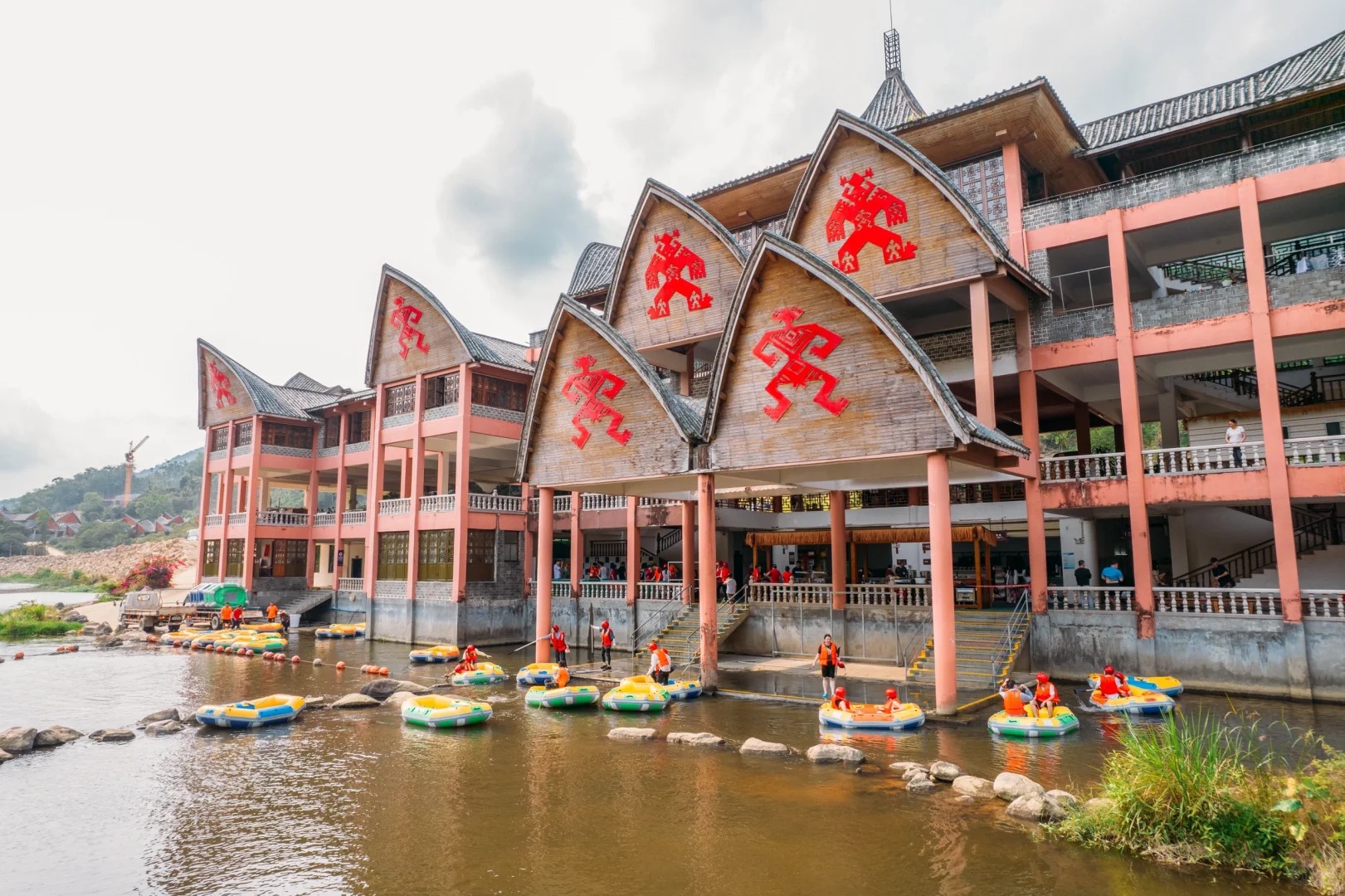 三亚周边游 |  五指山红峡谷漂流一日游  畅玩山水 探秘热带雨林奇观