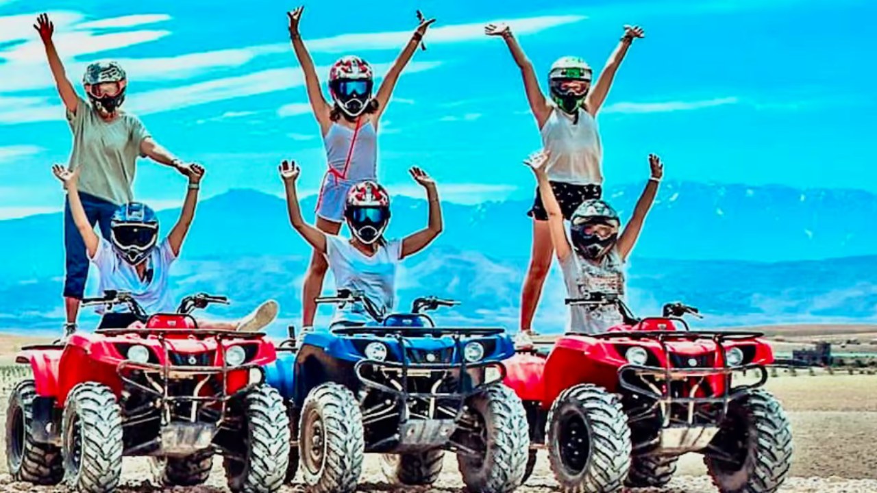 马拉喀什：阿格菲沙漠骑骆驼和四轮摩托车之旅，含晚餐表演