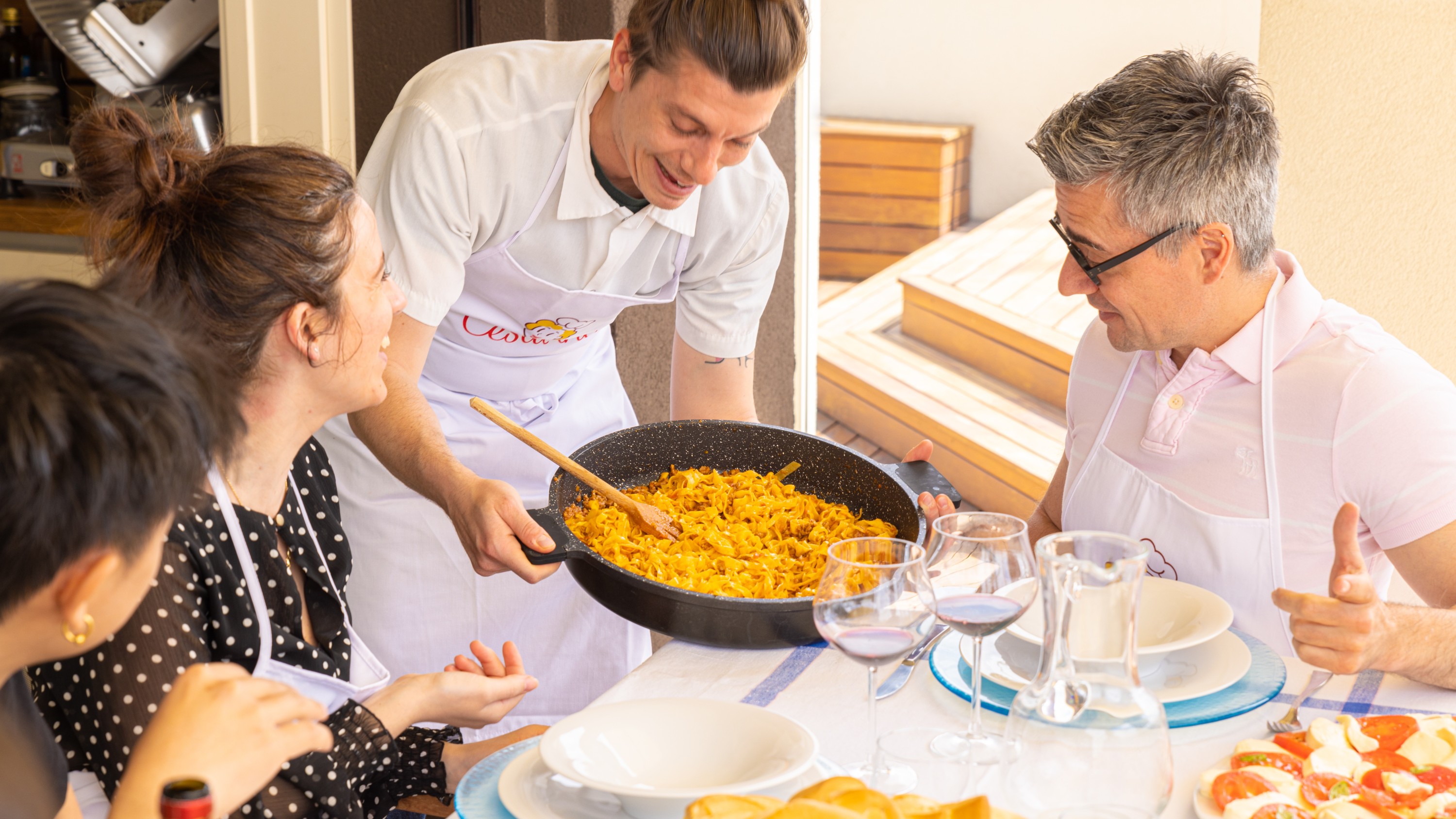 瓦伦纳的意大利面和提拉米苏烹饪课