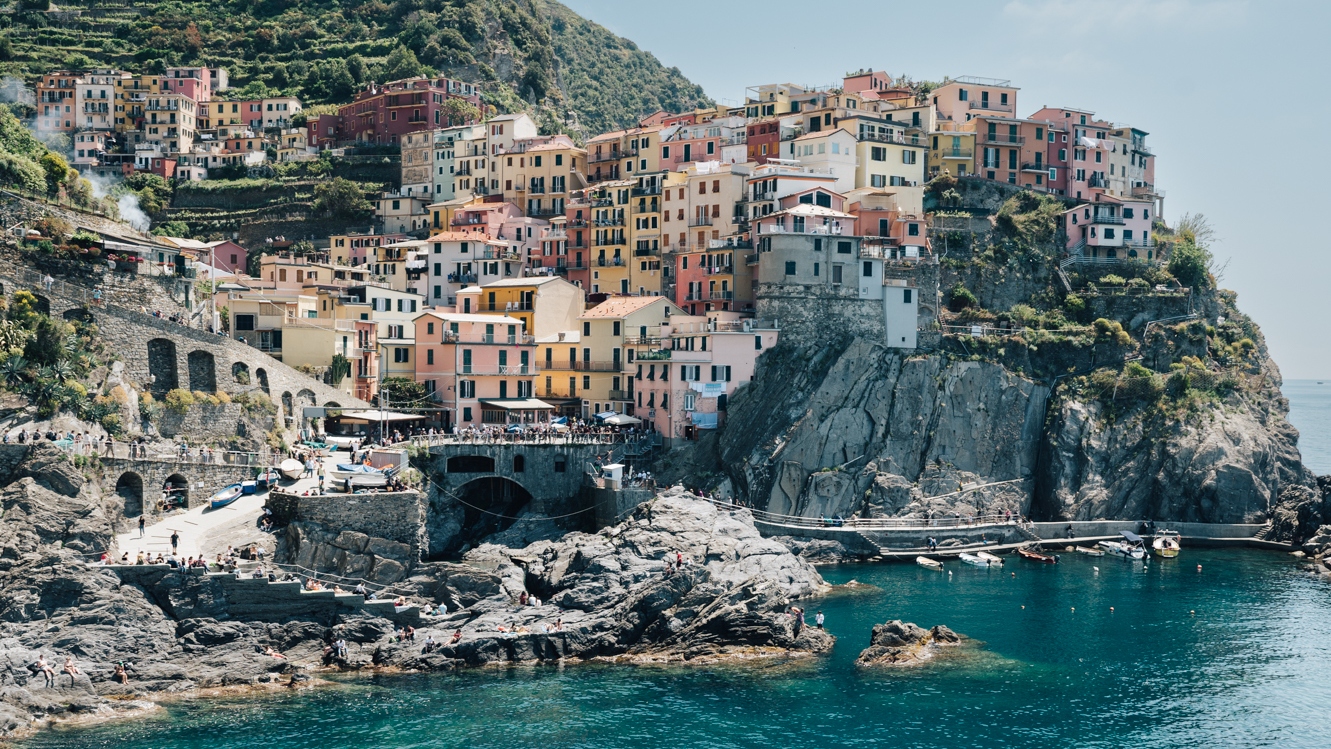 利沃诺出发，前往比萨和五渔村马纳罗拉岸上观光