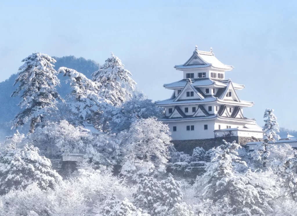 从名古屋出发：郡上八幡的工艺文化与云中城堡