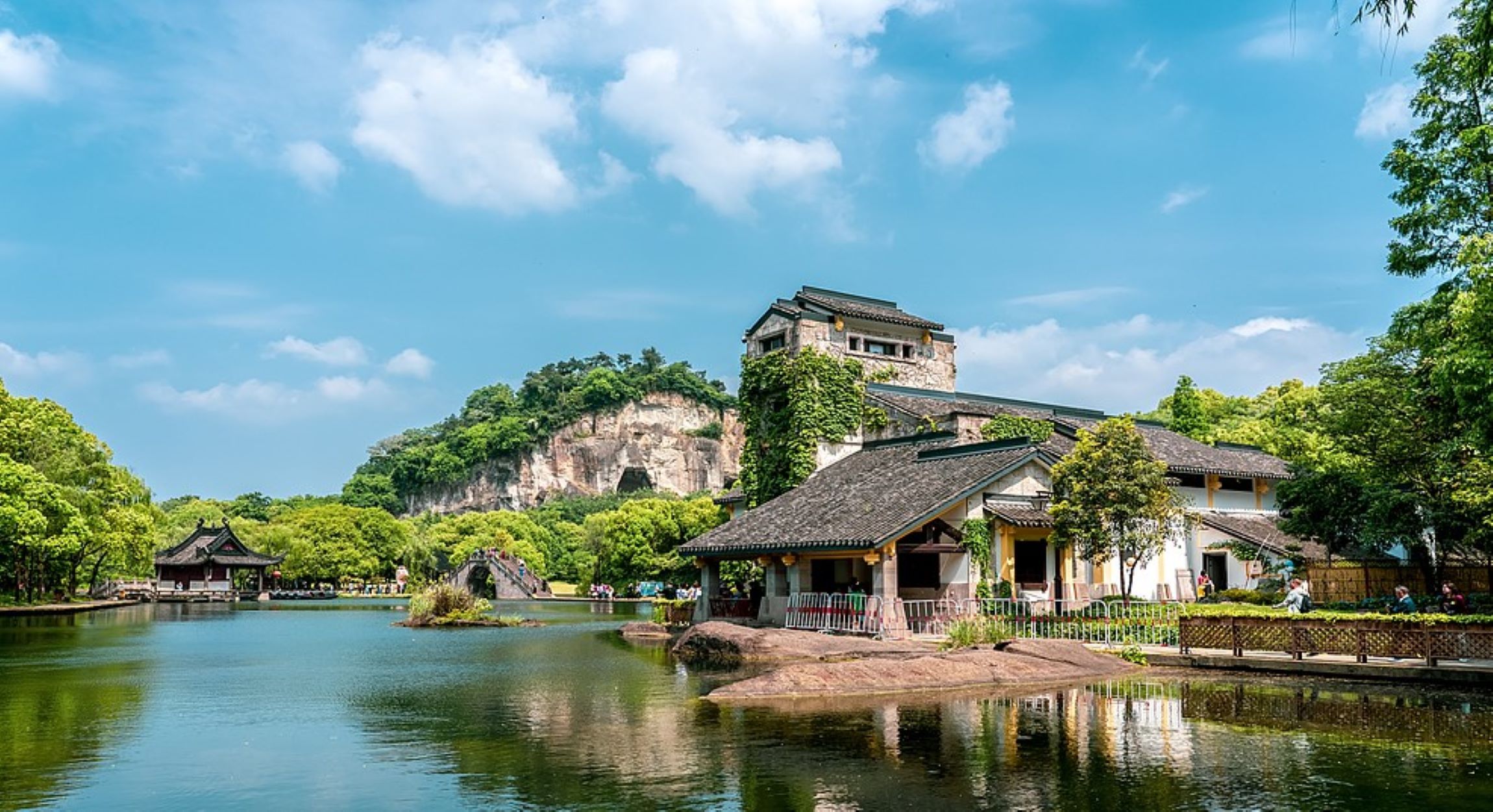 臻品江南之旅4日游（上海往返+城隍庙+中国名园留园+千年古镇西塘+乌镇西栅+文豪鲁迅故里+绍兴柯岩&船游鉴湖+西湖美景+百年河坊街】